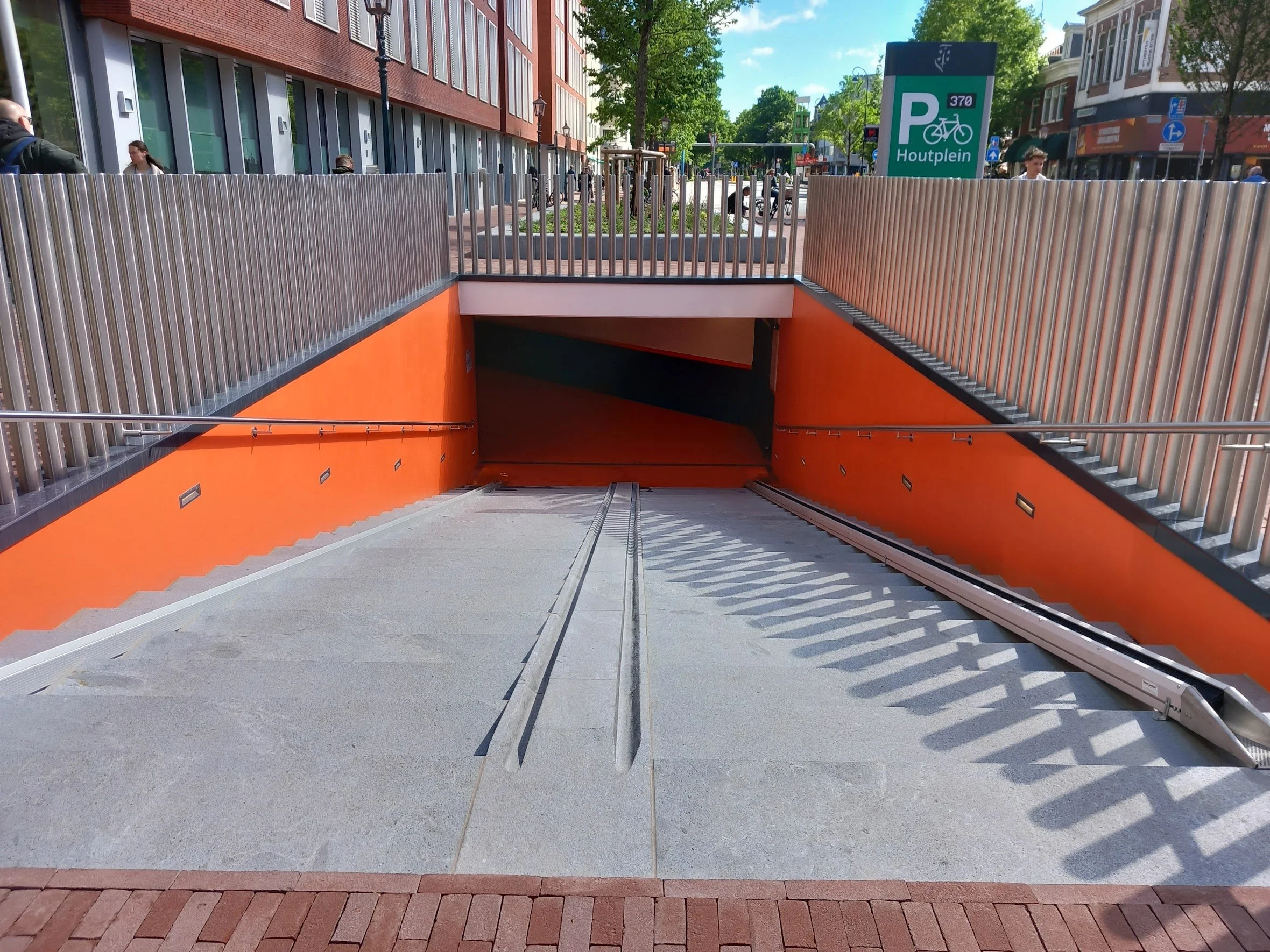 In voorbereiding: tekst van Wilma Geldof op de fietsenstalling Houtplein