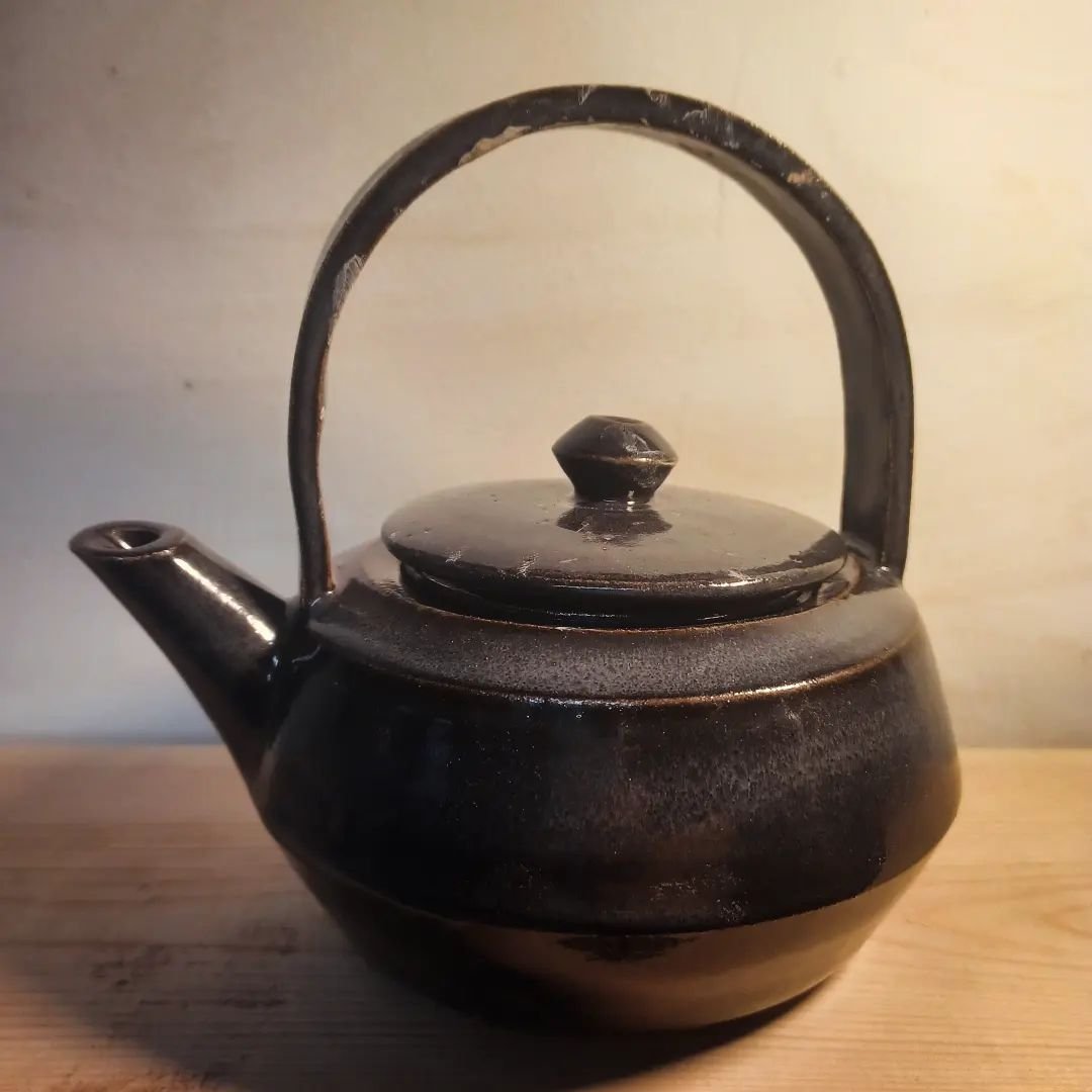 Teapot in our black glaze, which is a solid and consistent recipe developed by John Britt.

#stleonardsceramics 
#ceramics 
#teapot 
#pottery 
#stoneware 
#wheelthrown