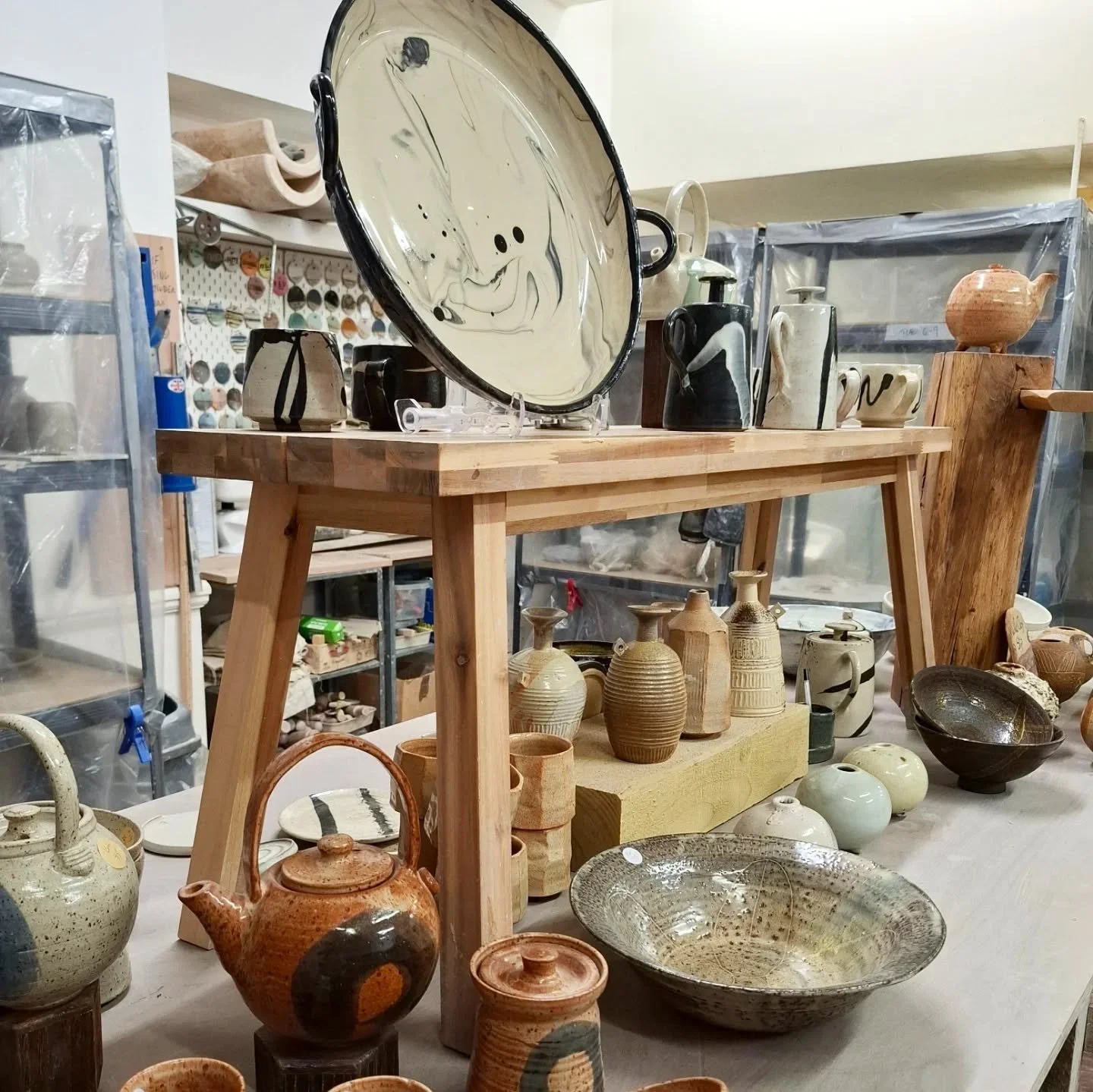 All set up for our Open Studio Sale
This weekend 
10am-4pm 

+Work for sale by students, members, and teachers

+Seconds and samples discounted

+bargain bin- everything 50p

Come see us, say hello and support your local community of makers

#stleona