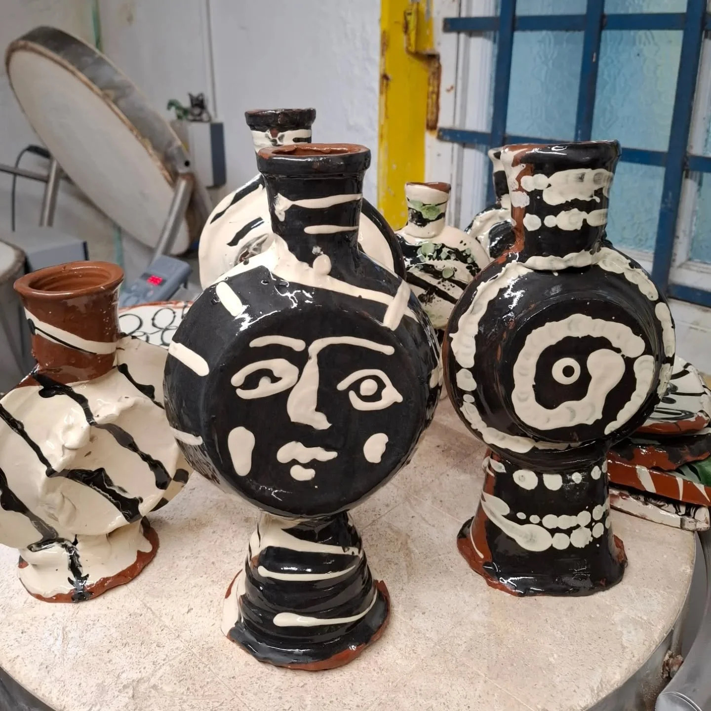 The first batch from the Dylan Bowen Workshop earlier this month.
With the end of our courses, it's been jam-packed firing our students' work and trying to fit in a few eatherware firings where we can.
These have a separate firing temp of 1080 with 3