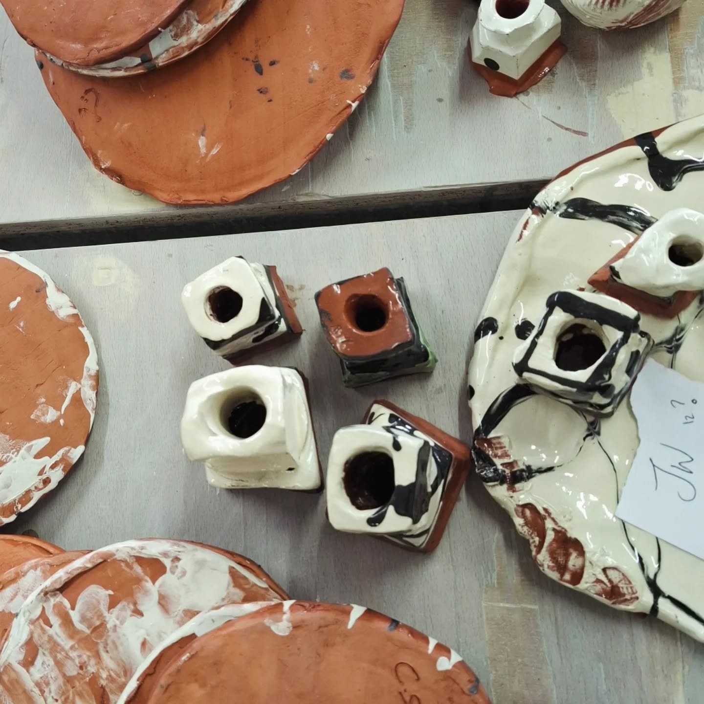 Sorting out the Dylan Bowen fired pots from the workshop last month. 
What a beautiful bounty of earthenware pieces. 
For those who came, your pots are ready to collect - check your email for details. 

#stleonardsceramics