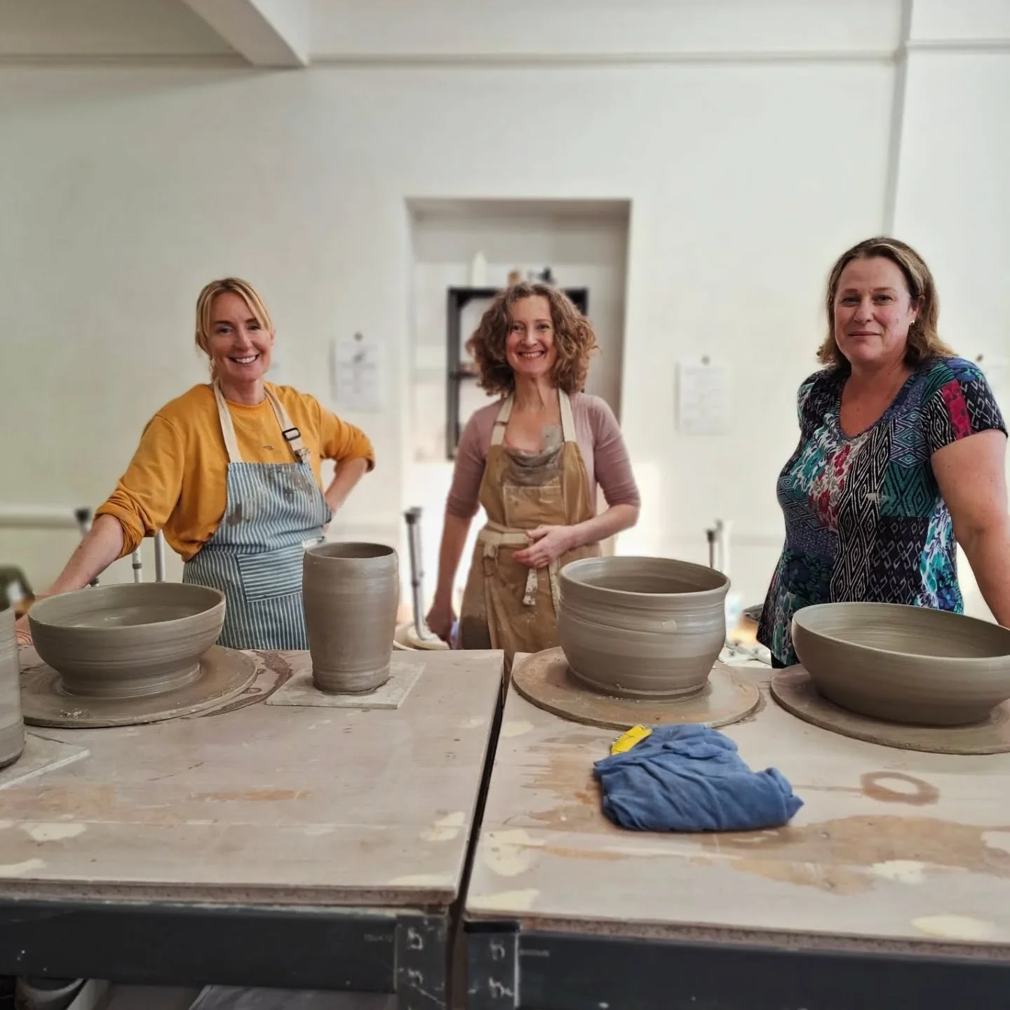 Students all had success at throwing 10 lbs of clay in just a half day session in the Throwing Larger Workshop with Kim Kish. 
If you want to learn to throw bigger, join the Friday Intermediates Throwing Course, starting 9th January for 11 weeks. We 