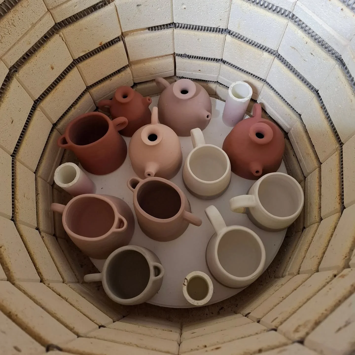 Are you thinking of buying a kiln and setting up your own home studio? 

Setting up Your Own Home Studio Workshop 
14 March
10am-4pm 
75.00

Whether you're new to pottery or have been working in a shared studio, this workshop will provide you with th