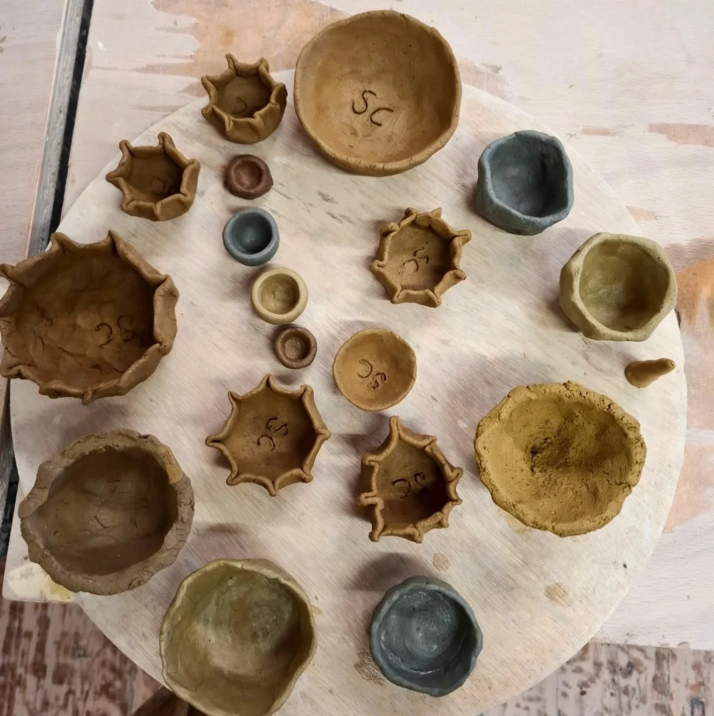 Week 3 of the Wild Clay Short course. We have sieved and cleaned the clay and test pots ready for the first firing. 
All of the tests will go on biscuits in the case they melt into a puddle. 

#stleonardsceramics #ceramics #wildclay