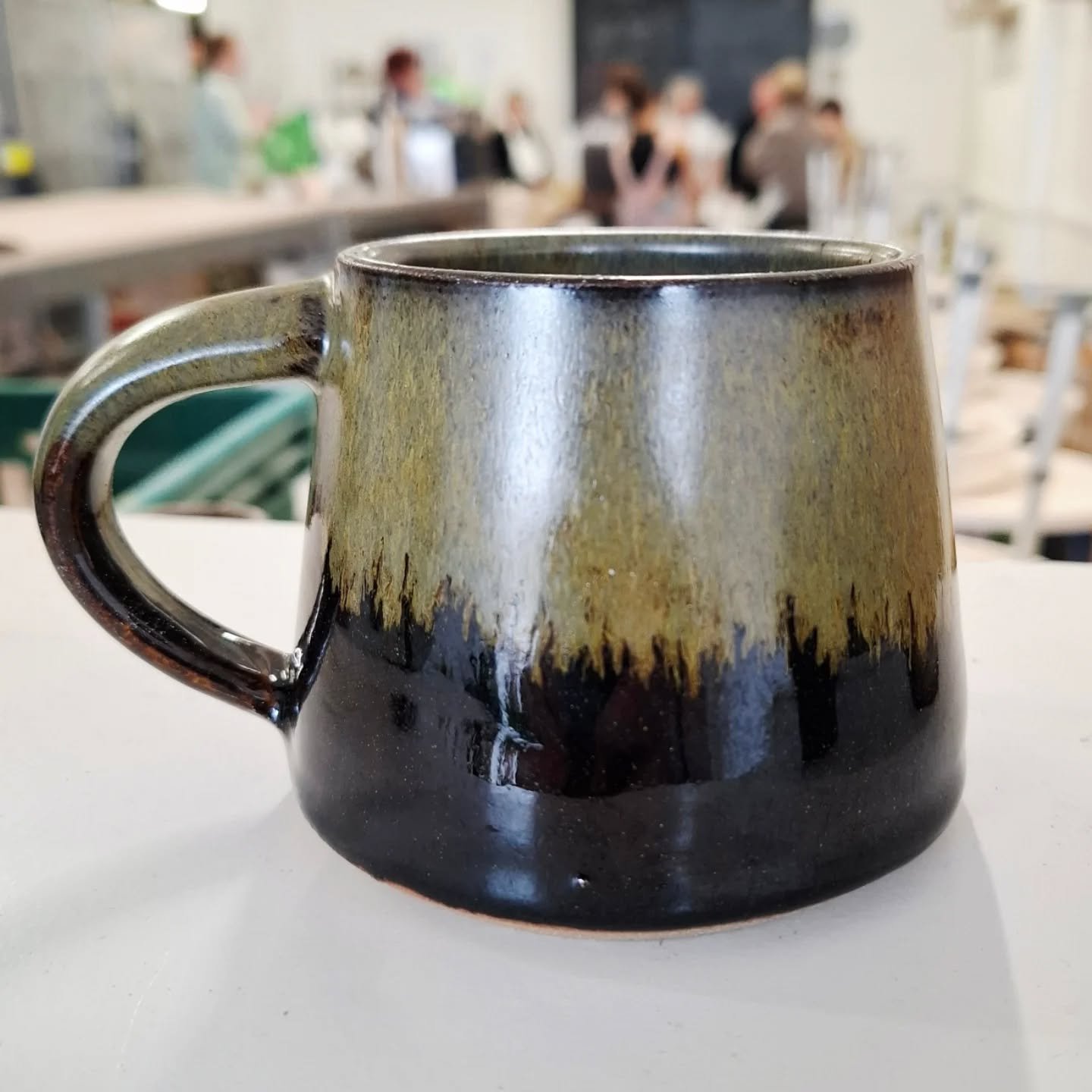 New glaze layering combo:
Tenmoko with peacock over the top

It runs, so keep the second glaze to the top one third only! 🙏 

#stleonardsceramics #ceramics