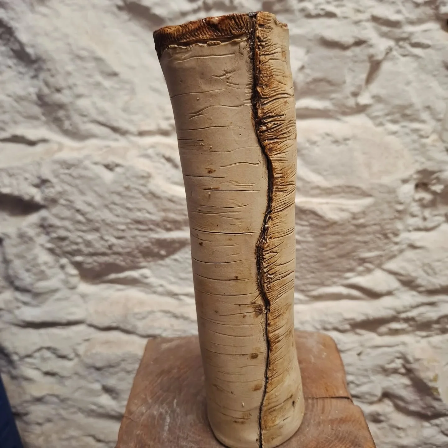 New hand built pieces from the kiln by members John and Ali @jannergren

You can see the birch trees, made with local foraged clay in person at the Sleeper Store on Kings Road @thesleeperstore 

#stleonardsceramics #ceramics