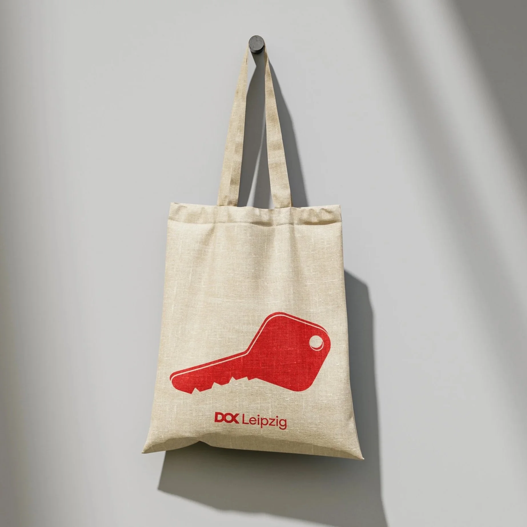 Free_Hanging_Tote_Bag_Mockup_1zu1_grau.jpg