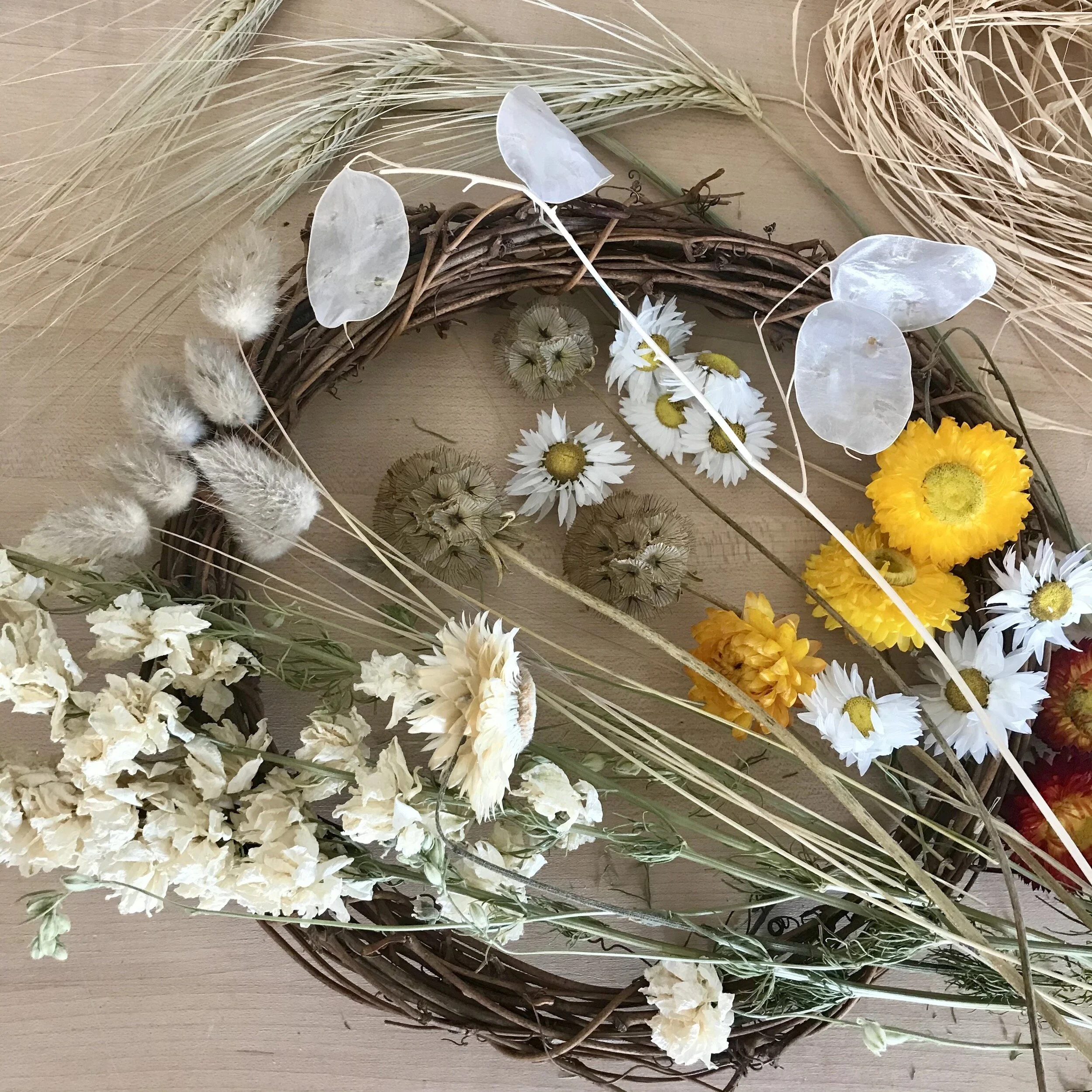 Dried Wreath Workshop near Bath.jpg