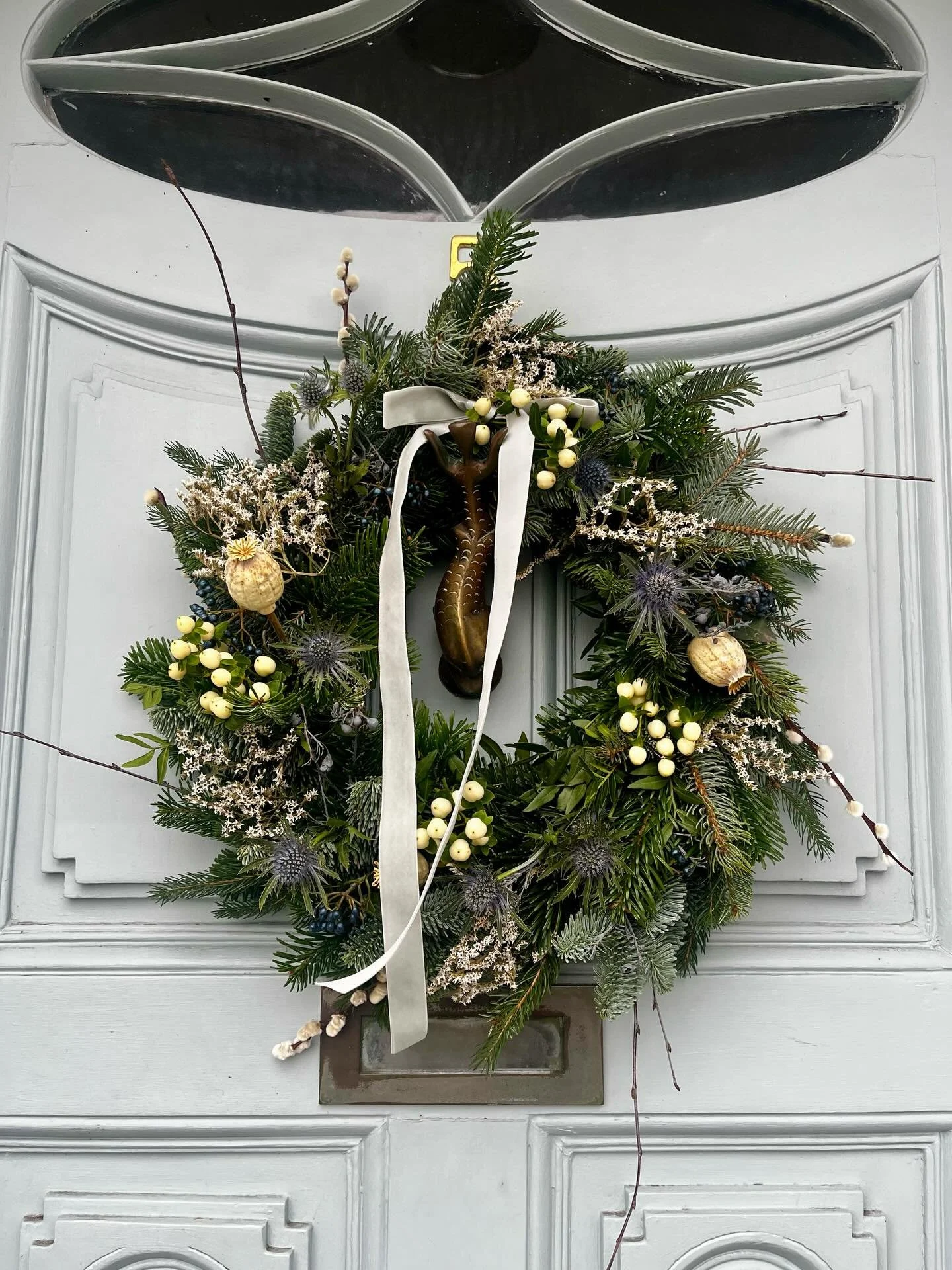 It&rsquo;s always a joy to receive a photograph of a wreath made in one of our workshops positioned in pride of place, especially a wreath as stunning as this one hanging on such a gorgeous front door!