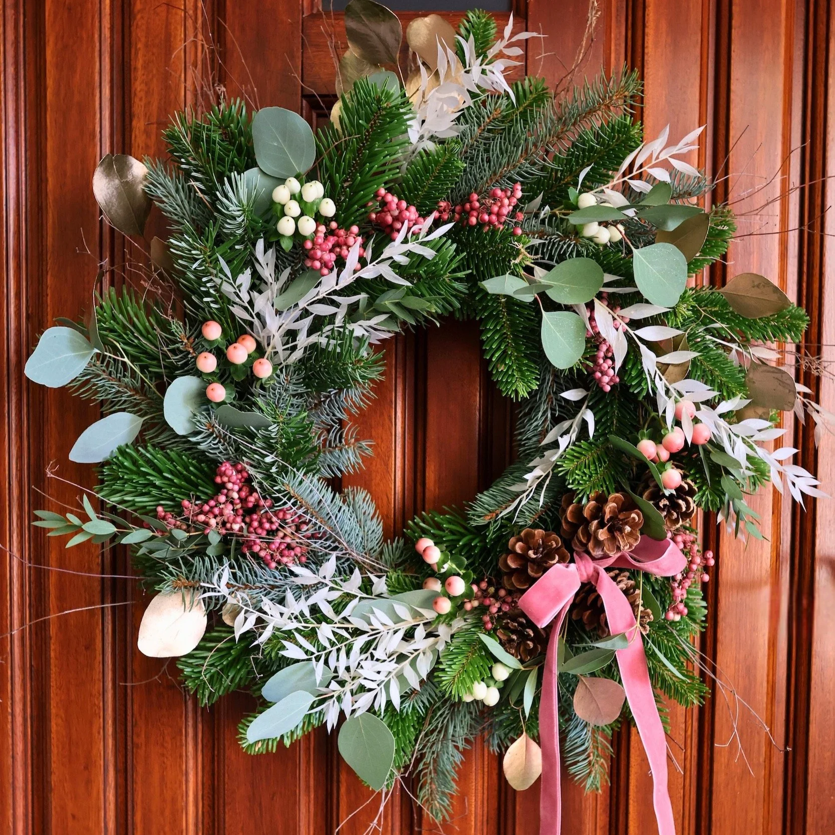 Luxury-Christmas-Wreath-Design-Contemporary-Pink-And-White.png