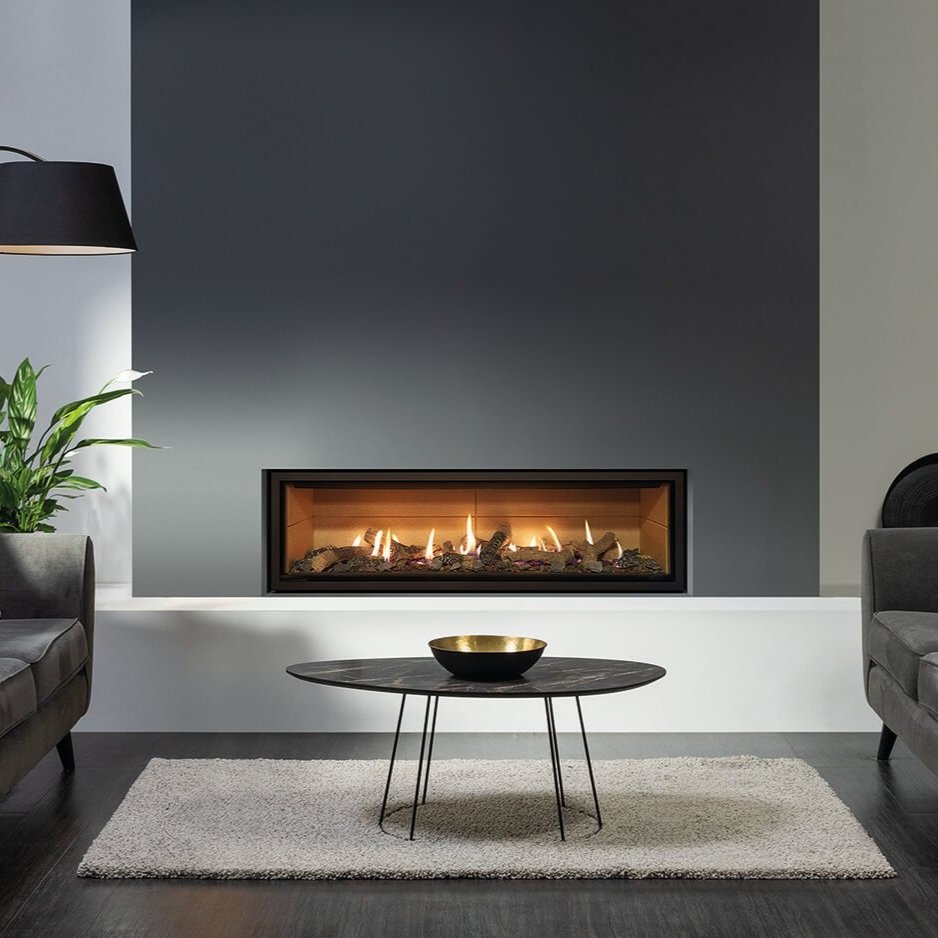 Studio 3 Edge ‘Cool Wall’ with Log-effect fuel bed and Vermiculite lining