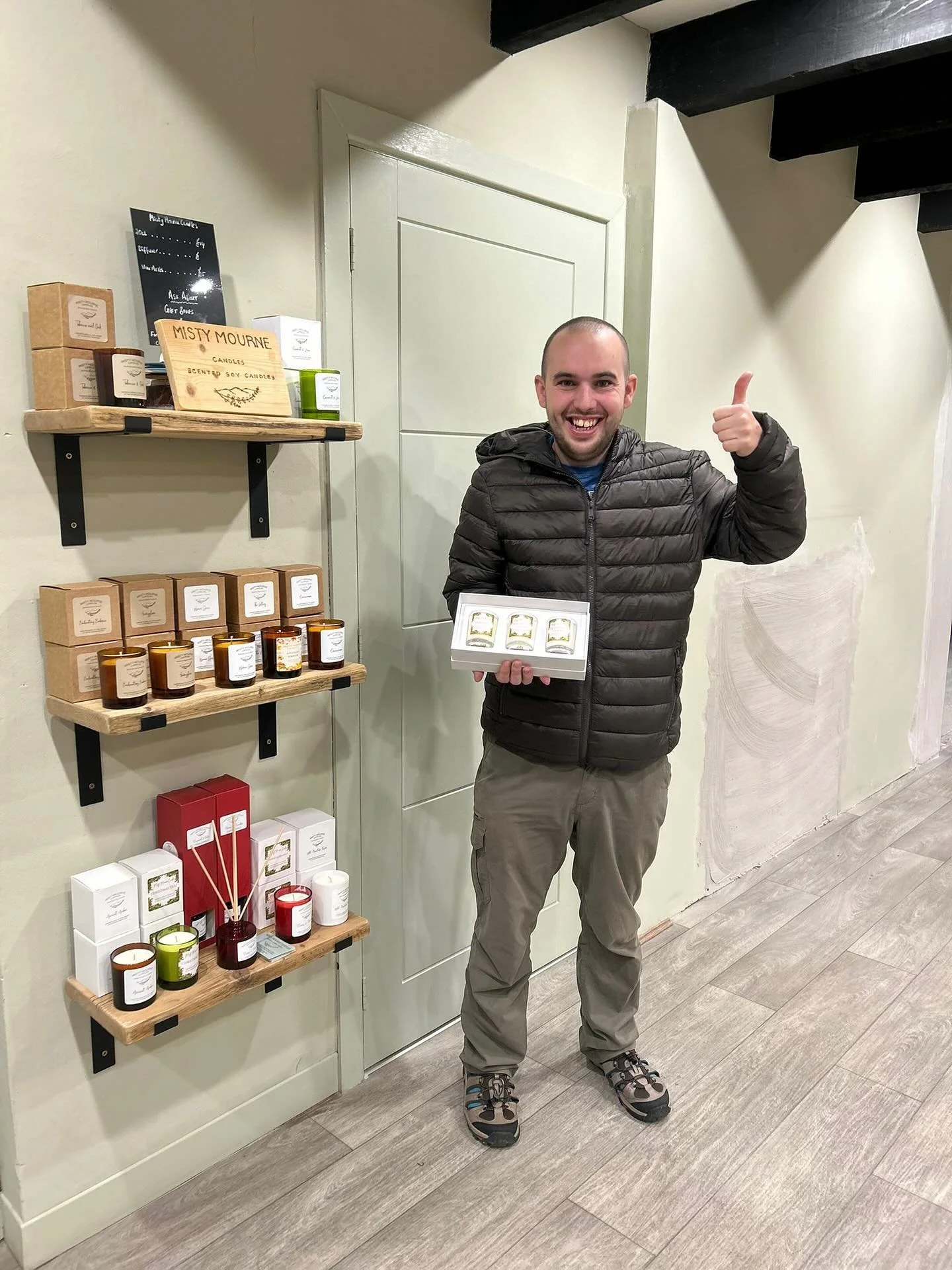 Meet the faces behind the flames🔥 
Nathan and Leza popped into the showroom this week with their beautifully scented @mistymournecandles and it’s made the whole place smell amazing!
Each one is hand-poured at the foot of Slieve Binnian, and