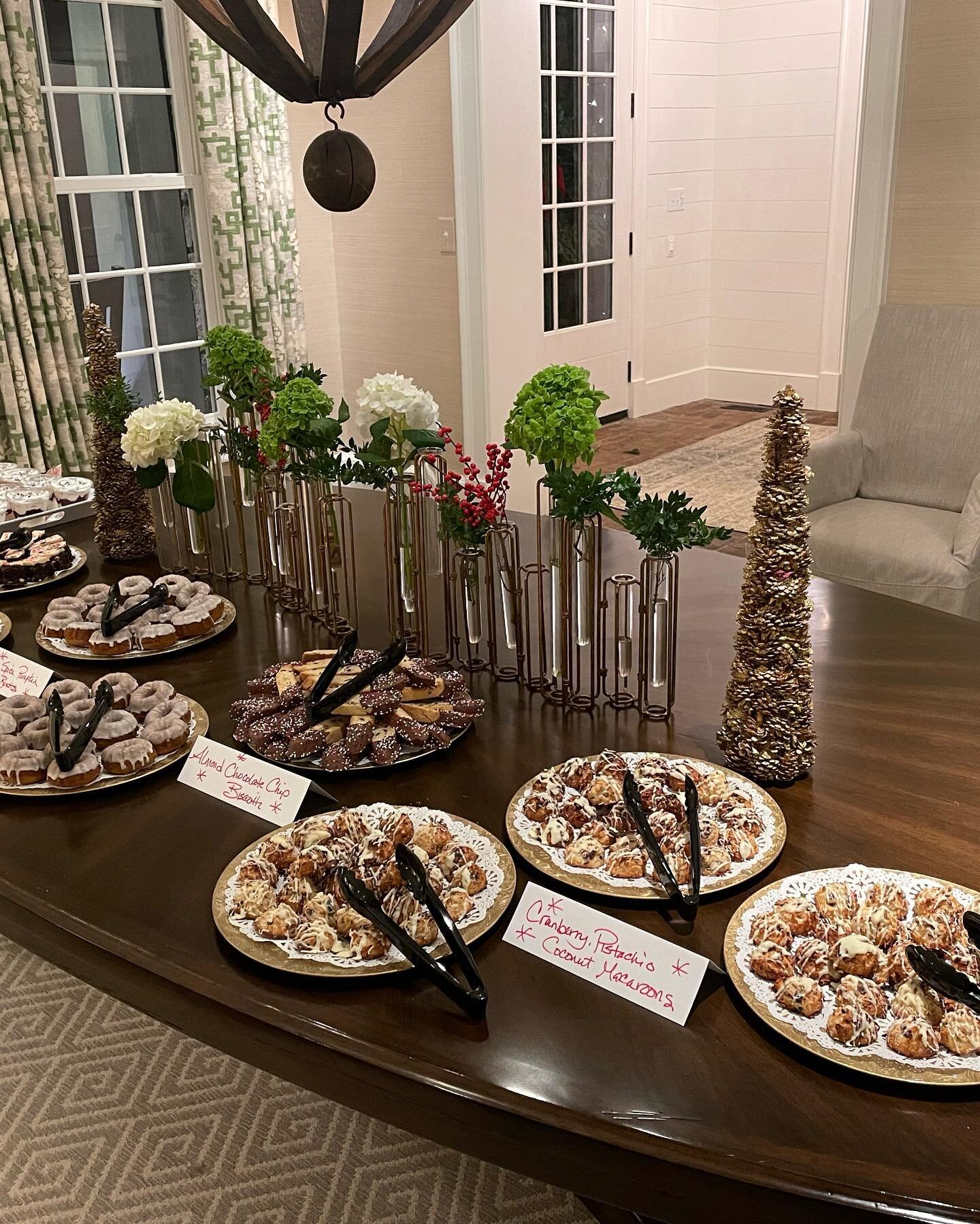 A little look into a Holiday dessert cocktail hour from last week! We included mini pumpkin Bundt cakes, cranberry pistachio macaroons, chocolate chip biscotti, and peppermint bark brownies.