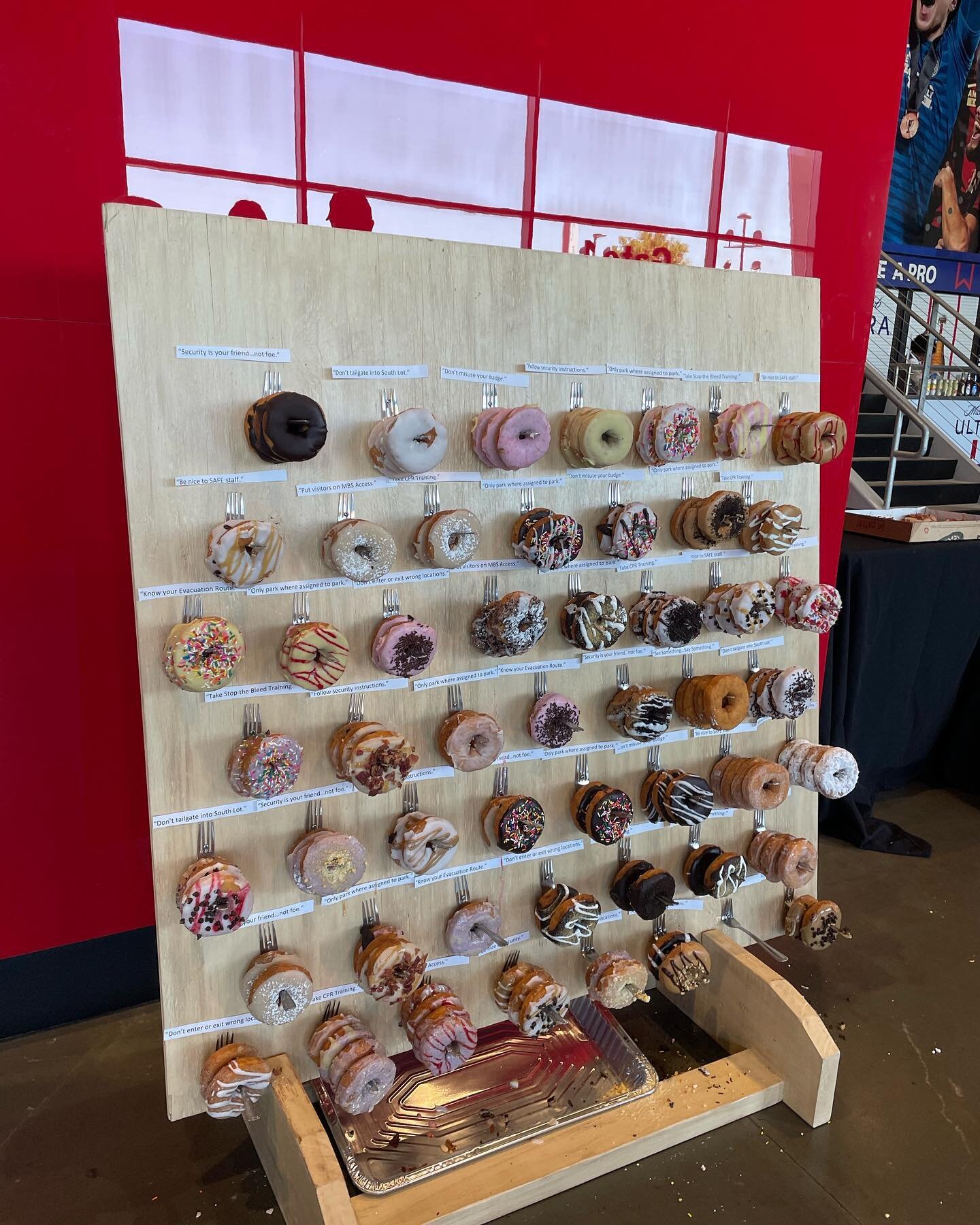 Donuts and Apps! @mercedesbenzstadium is putting on a special event for their incredible security staff! -Chicken salad wontons
-Buffalo chicken pinwheels
-Caprese tortellini skewers 
-Spinach and artichoke dip w/ fresh bread
-Philly cheesesteak slid