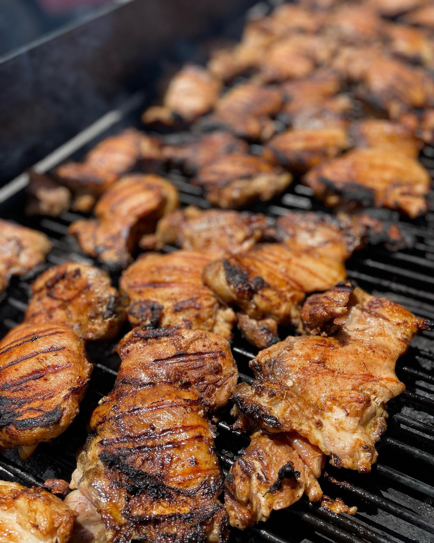 It&rsquo;s time for backyard cook outs and outdoor celebrations. We love the fresh ingredients available in our warm months ☀️ Check out some of our favorite outdoor foods 

-Fajita Chicken served with a full taco set up 
-Soy Glazed Grilled Peaches 