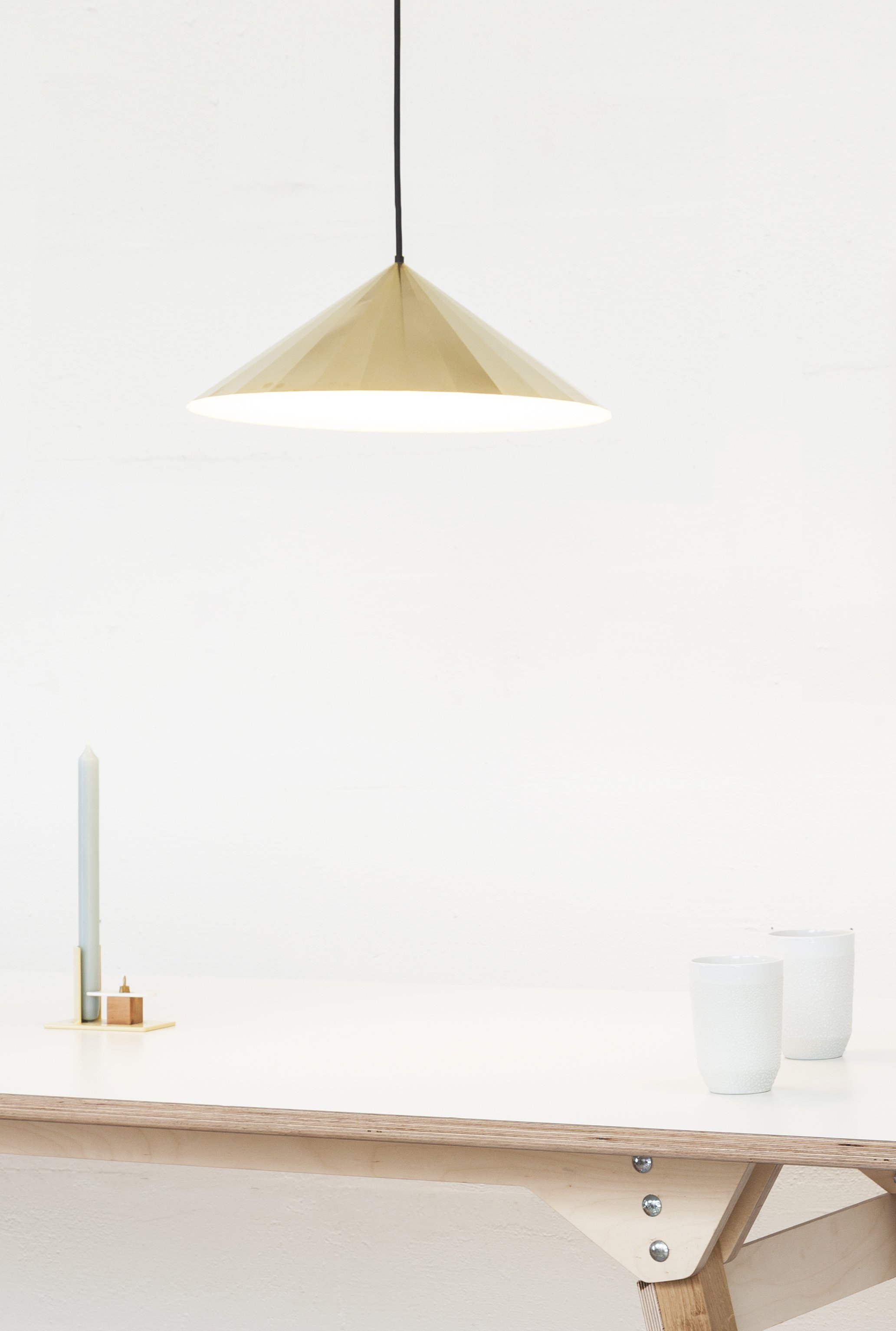 Vij5-Brass-Light-BL28-LED-by-David-Derksen-2019-image-by-Vij5-setting-2.jpg