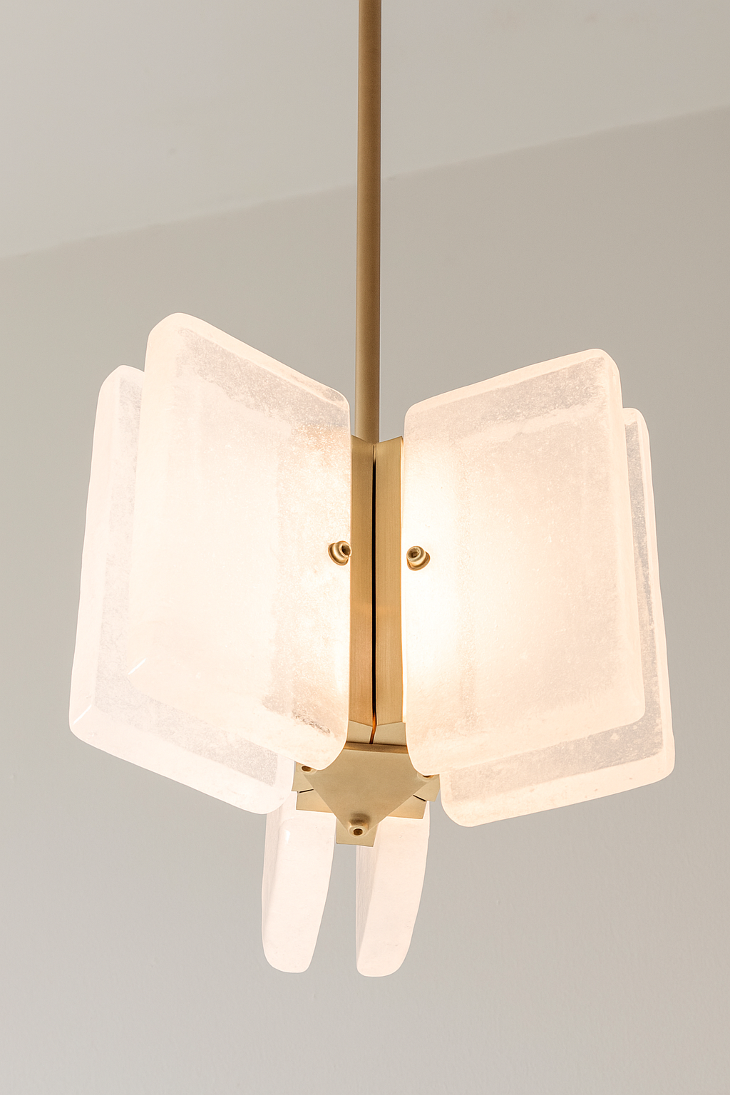 20251122_1455_Geometric Pendant Lamp_remix_01kanxd0e6eh49chsxgr3xkq0s.png