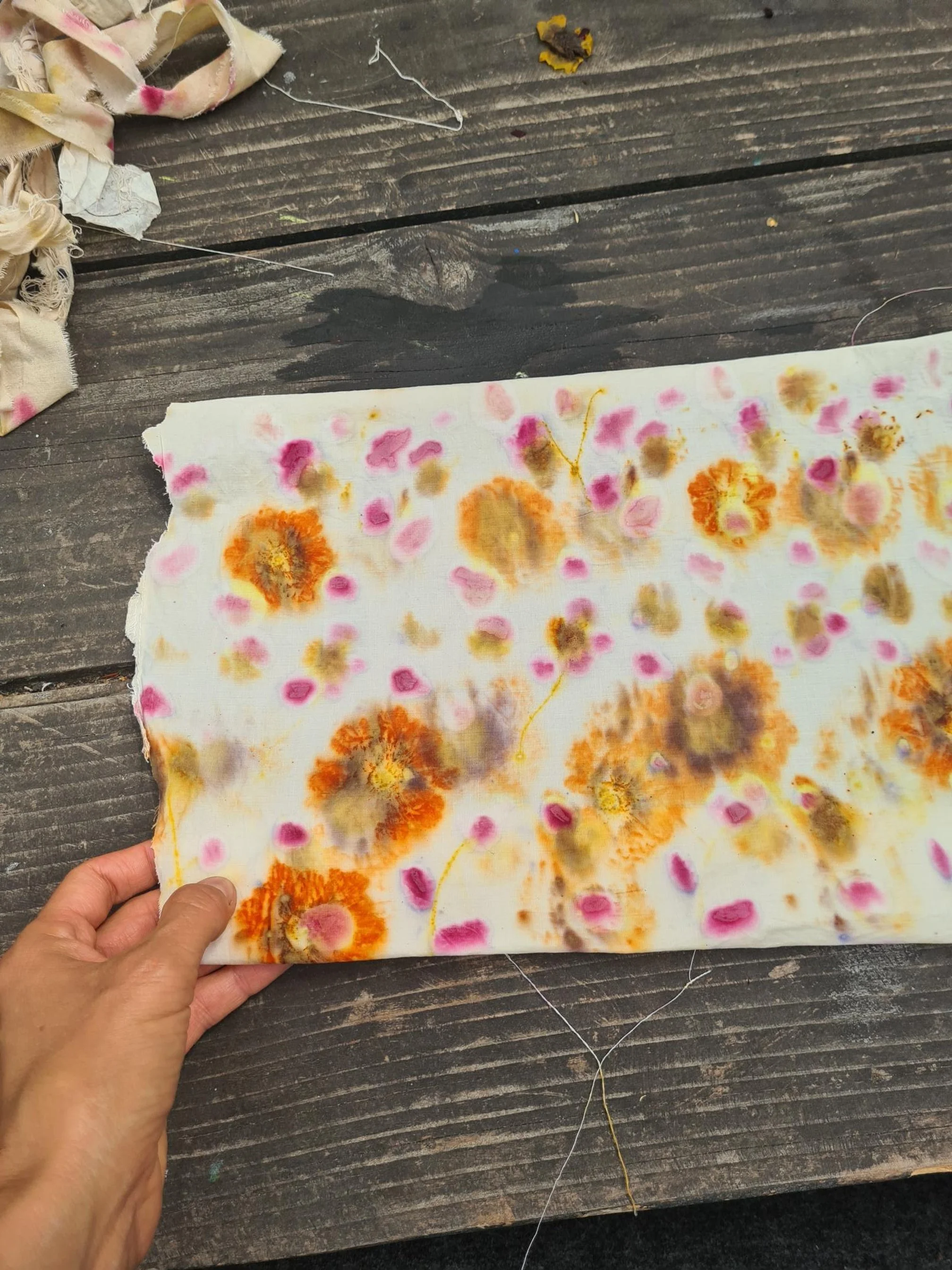 Ecoprinting flowers - Dinah Smutny.jpg