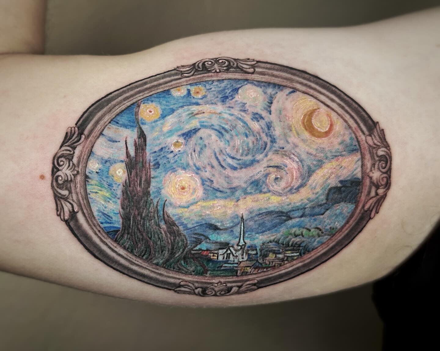 &ldquo;Starry Night&rdquo; by Van Gogh interpreted by yours truly🤌🏽✨ Shout out to Sam for sitting like the champ he is on this sensitive spot!🫡 Swipe for the actual painting my client saw in person! #starrynight #vangogh #colortattoo #arkansas #ar
