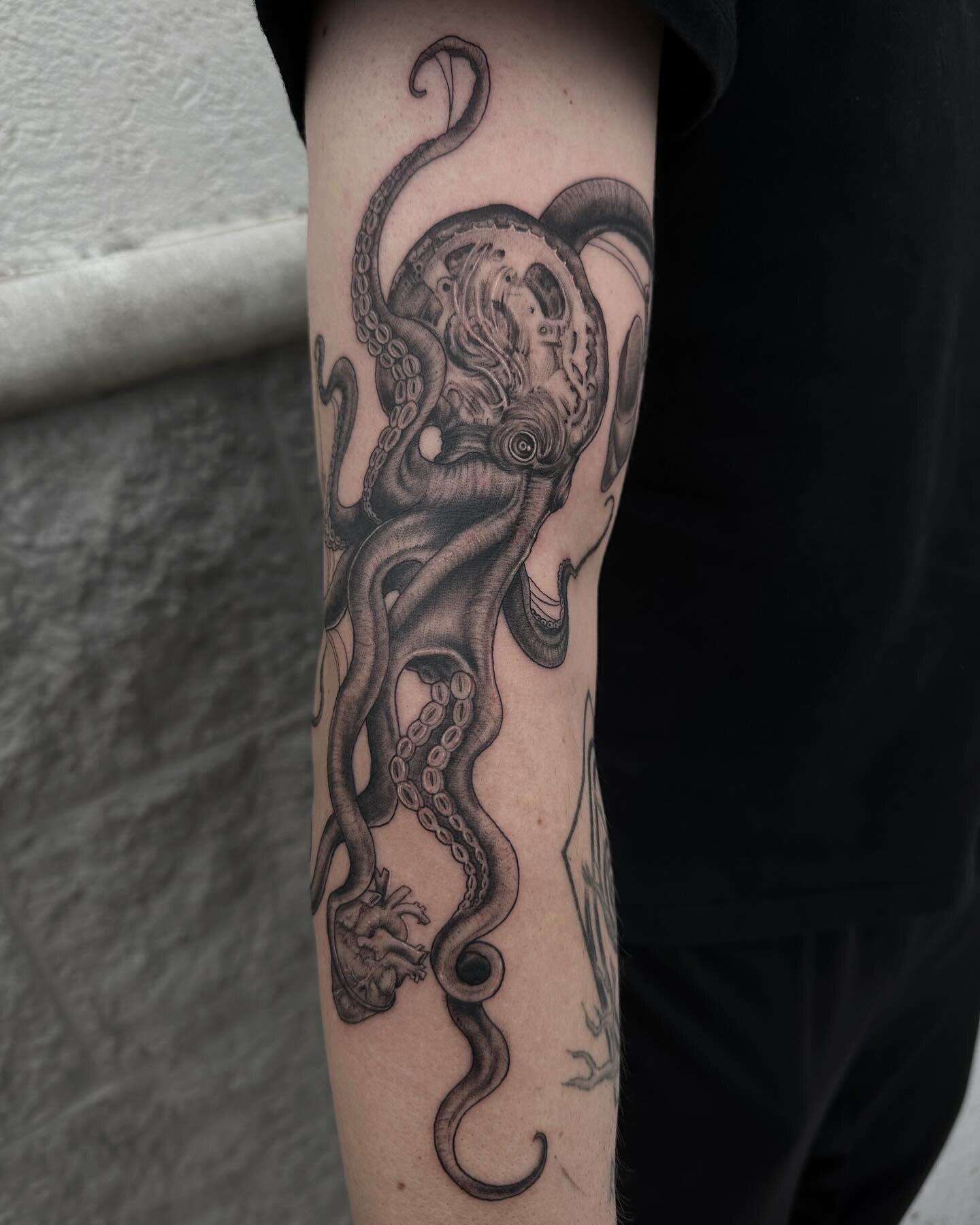 Octopus with a hint of creepy🐙🕸️ I need more plz🥺 #octopus #octopustattoo #blackwork #blackworktattoo #blackandgreytattoo #blackandgrey #nwatattoo #nwatattooartist #nwatattoos #arkansas #arkansastattooartists #arkansastattoos #arkansastattooartist