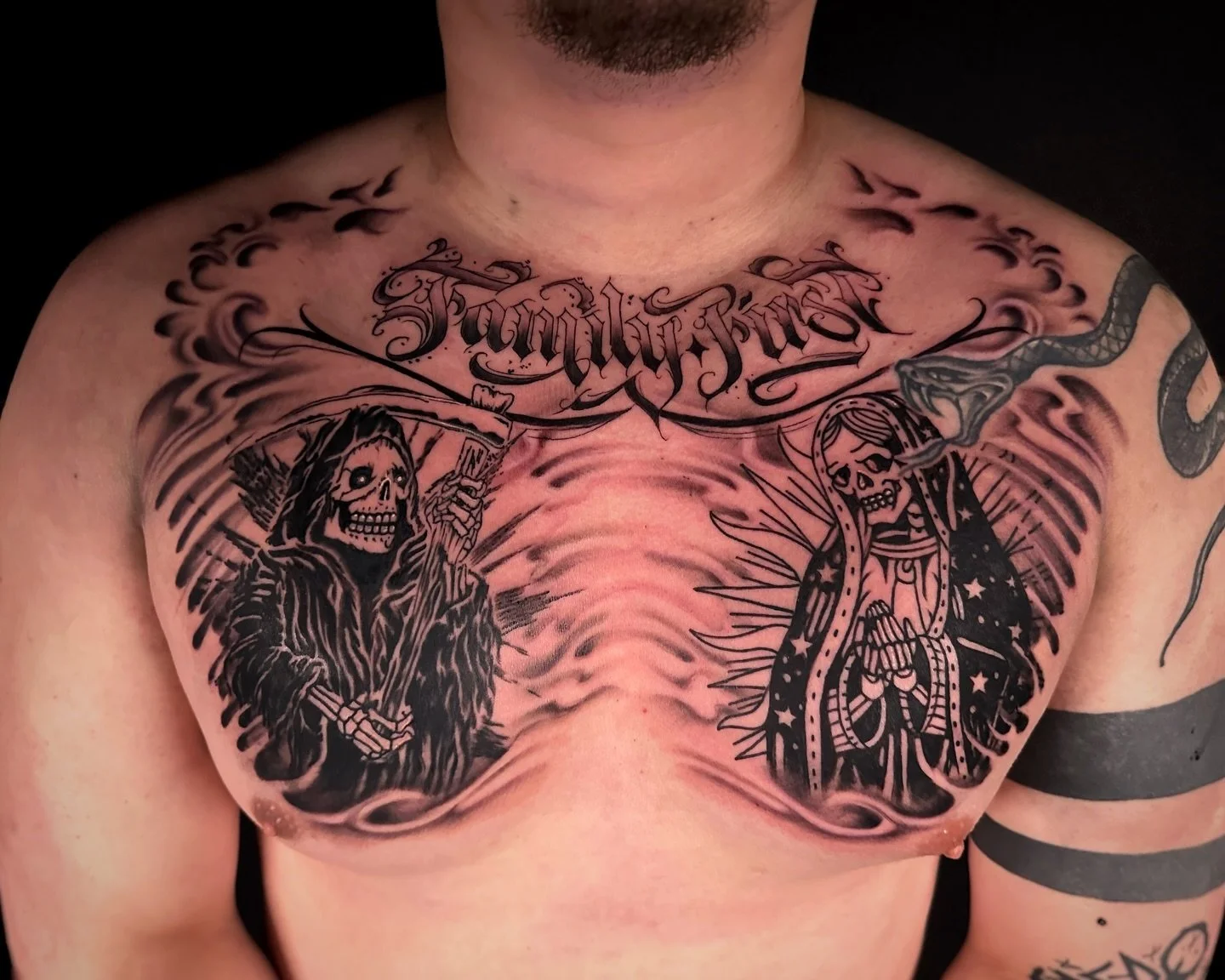 9h8m in order to knock out this beauty of a tattoo✨ FAMILY FIRST🤘🏽🙂&zwj;↕️ my client STOOD ON BUSINESS🔥 #chesttattoo #chestday #chest #traditonaltattoo #americantraditional #arkansas #arkansastattooartists #arkansastattoos #arkansastattooartist #