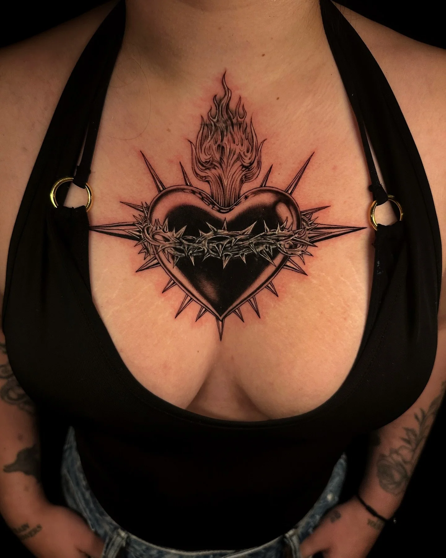 My lady needed an upgrade so WE DID THAT🫀✨
#coverup #coveruptattoo #arkansas #arkansastattoo #arkansasartists #arkansastattooartist #rogersarkansas #nwa #nwatattoo #blackandgreytattoo #blackwork #blackandgrey