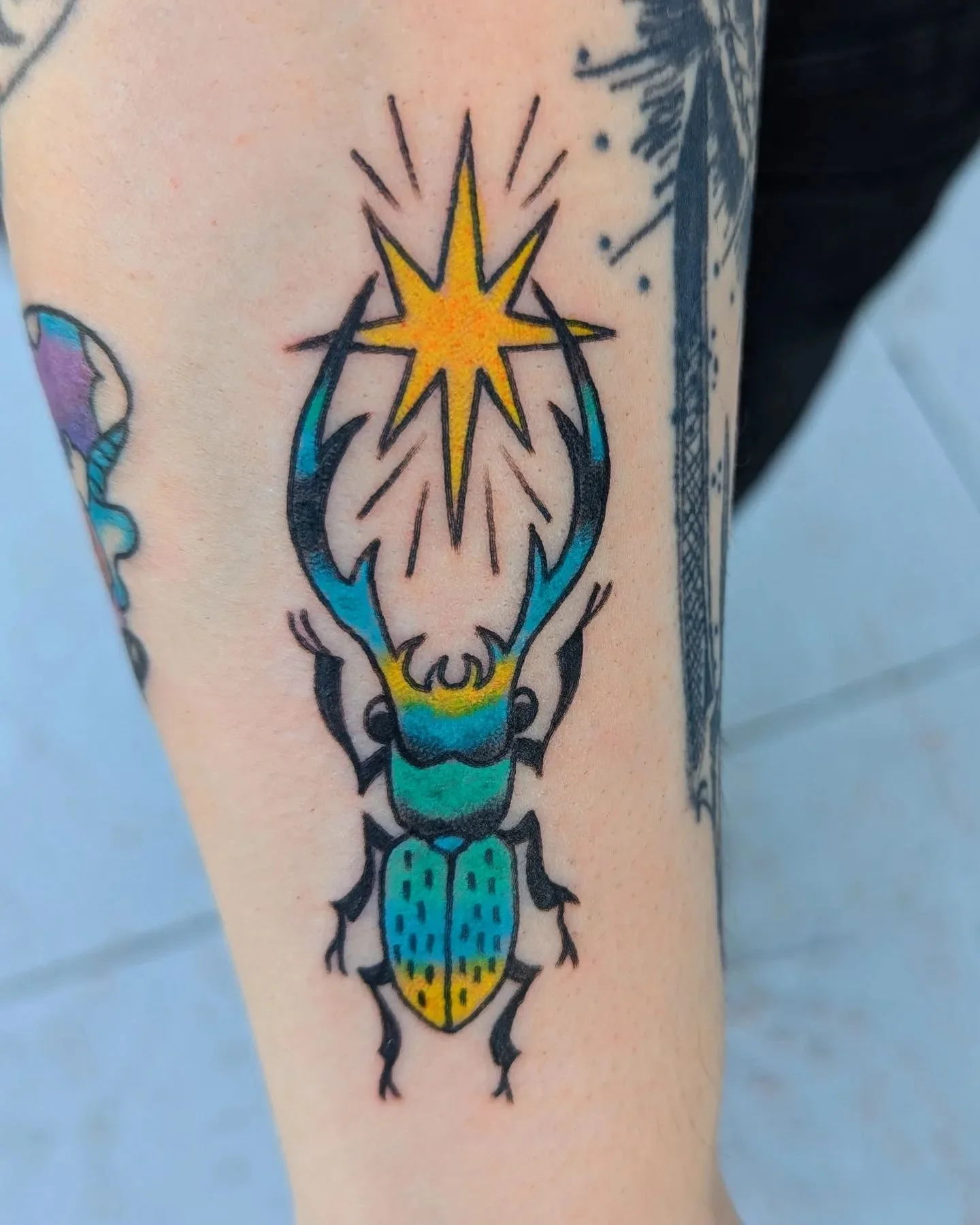 I love when people come out to visit the shop and grab cuties!!!!! His name is Curt 💅🏻
.

.
.
.

#colortattoo #tattooartist #arkansasartist #arkansastattoo #bentonvillearkansas #bentonvilletattoo #fayettevilletattoo #fayettevillearkansas #nwarkansa