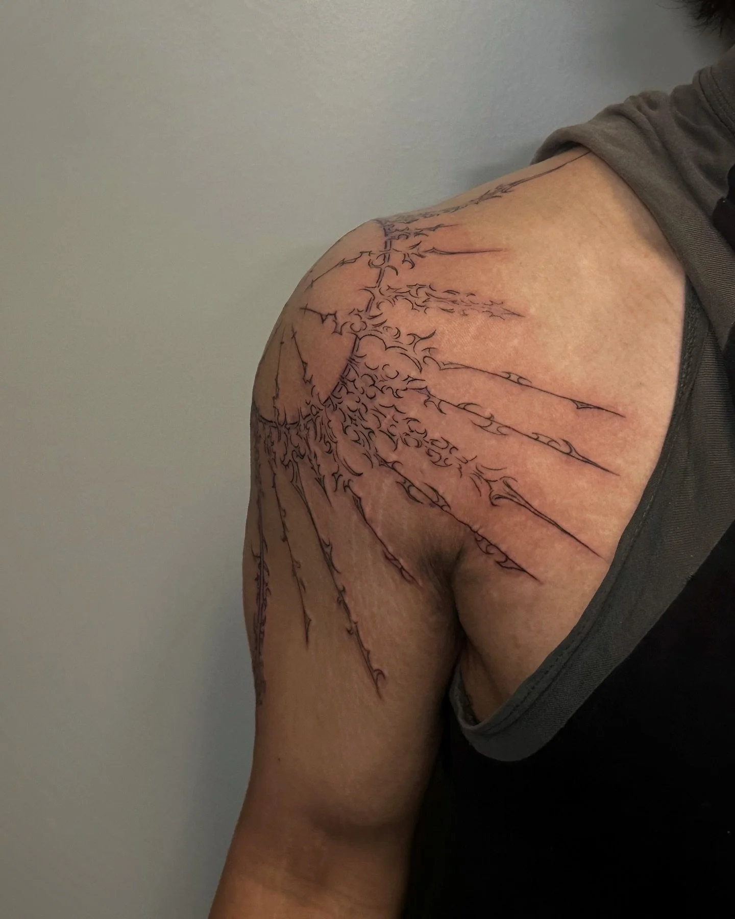 Cyber sigil shoulder 🤙🏽I love when everything goes so smooth yall ✨🥹 #cybersigil #shouldertattoo #blackwork #arkansas