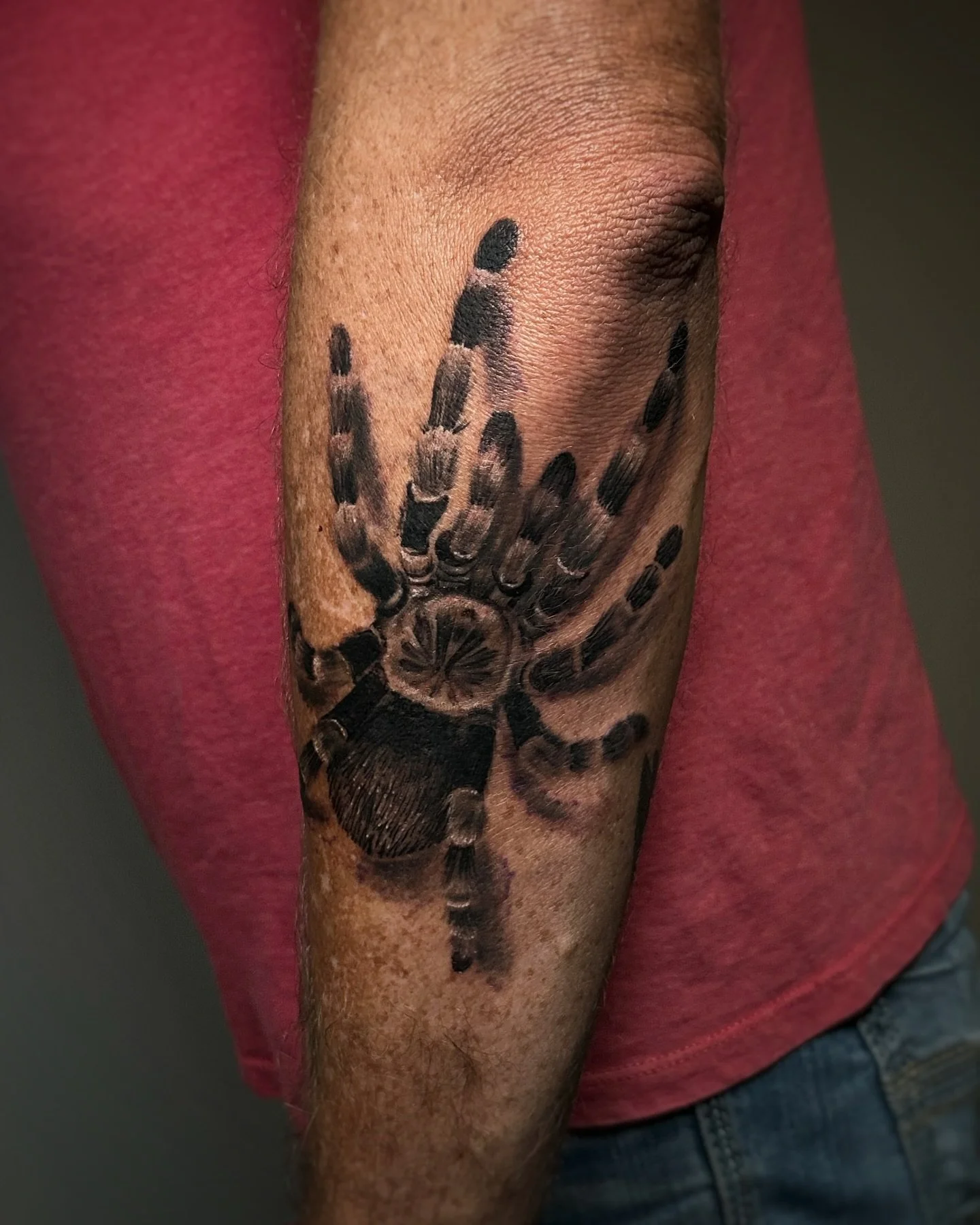 🕷️🕸️ gotta love the creepy tingz 🖤 let&rsquo;s do some more realism yall! #tarantula #tarantulatattoo #blackandgreytattoo #blackandgrey #arkansas #arkansastattooartist #arkansastattoos #explore