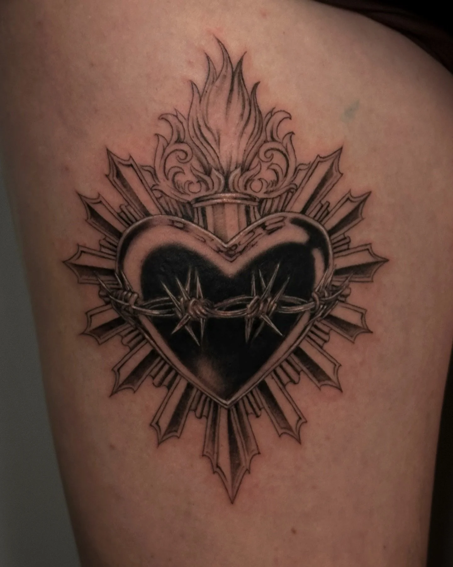 Banged out another variant of the black chrome sacred heart! LET&rsquo;S DO MORE CHROME 🙏🏽 #sacredheart #sacredhearttattoo #chrometattoo #blackandgreytattoo #blackandgrey #arkansas #arkansastattooartist #arkansastattoos