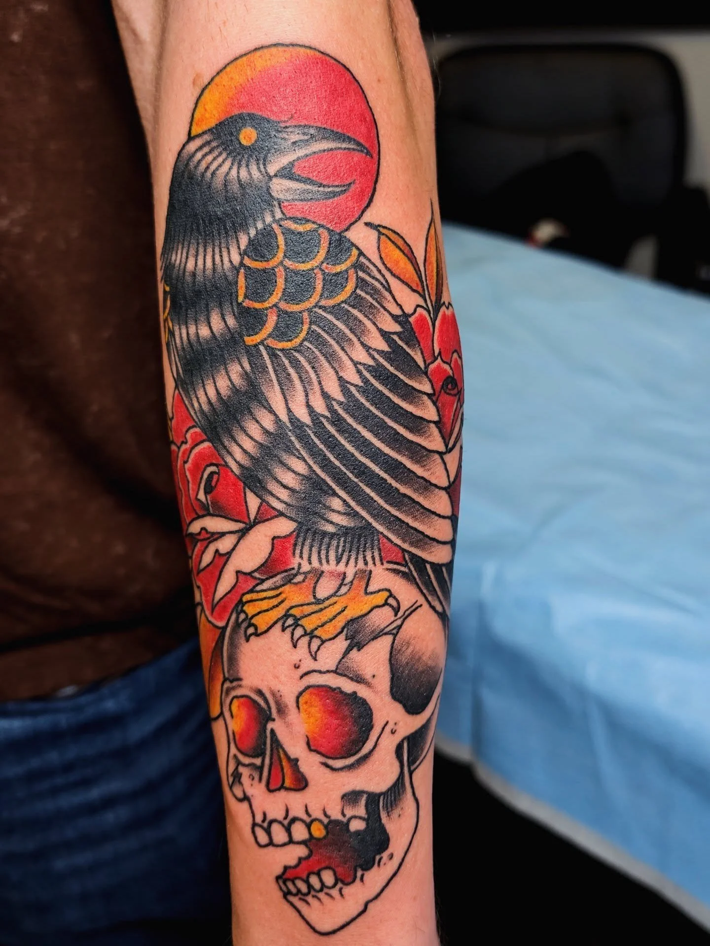 American Traditional will always itch a scratch for me lol. Loved doing this design. 🐦&zwj;⬛
.
.
.
#americantraditional #arkansastattooartist #nwarkansas