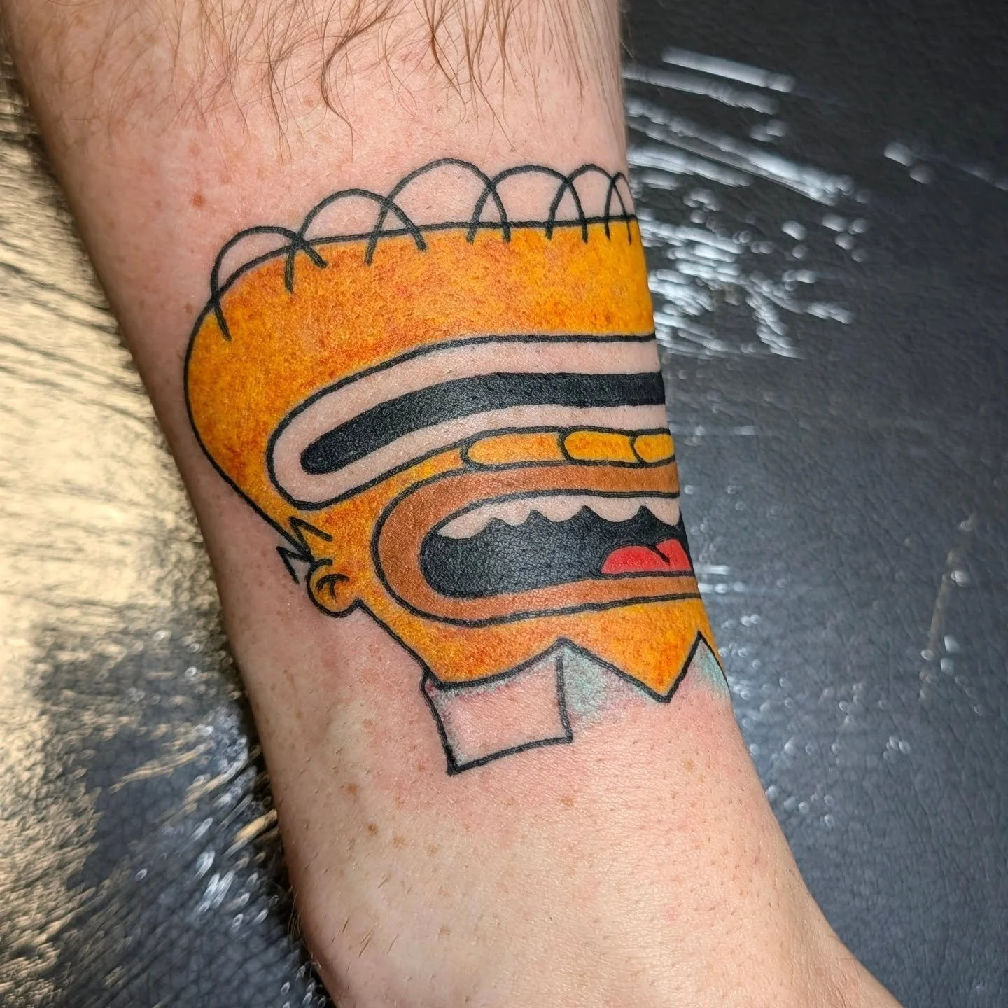 Looooooong Homer, referenced from a smear panel ⚡ 
.
.
.
.
.

#colortattoo #tattooartist #arkansasartist #arkansastattoo #bentonvillearkansas #bentonvilletattoo #fayettevilletattoo #fayettevillearkansas #nwarkansas #nwarkansasartist #cutetattoo  #ill