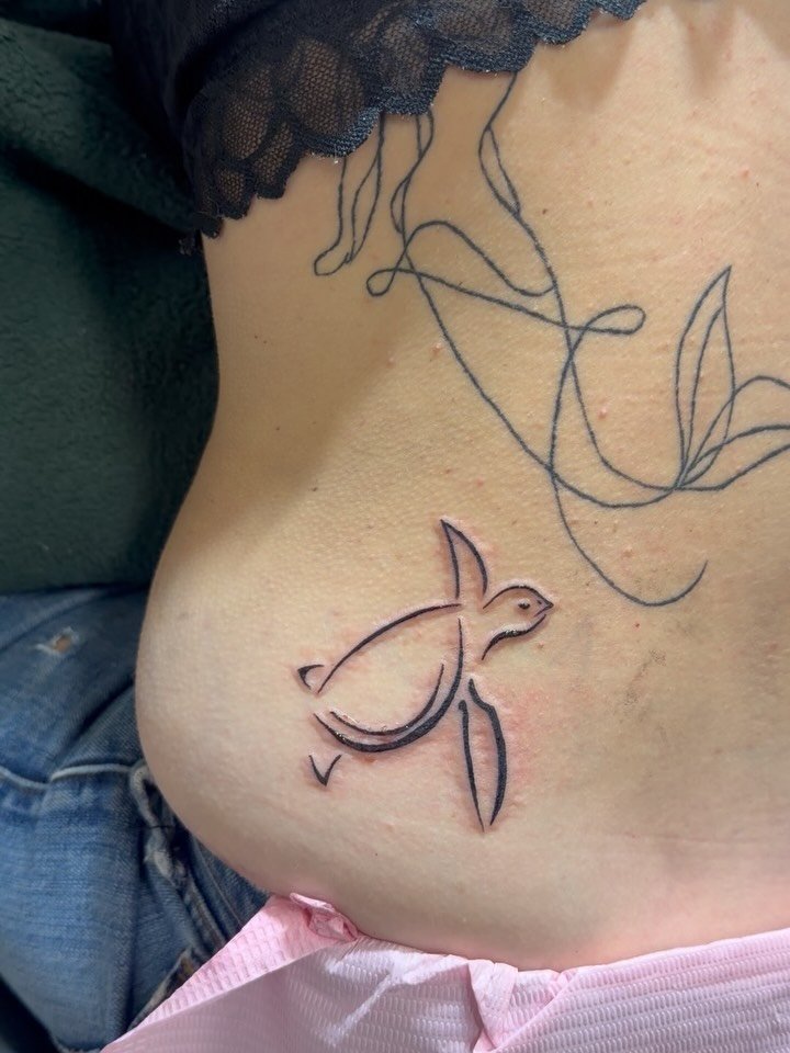 I love when I can make my client happy with exactly what they wanted!!! Line work is my fave 🥰