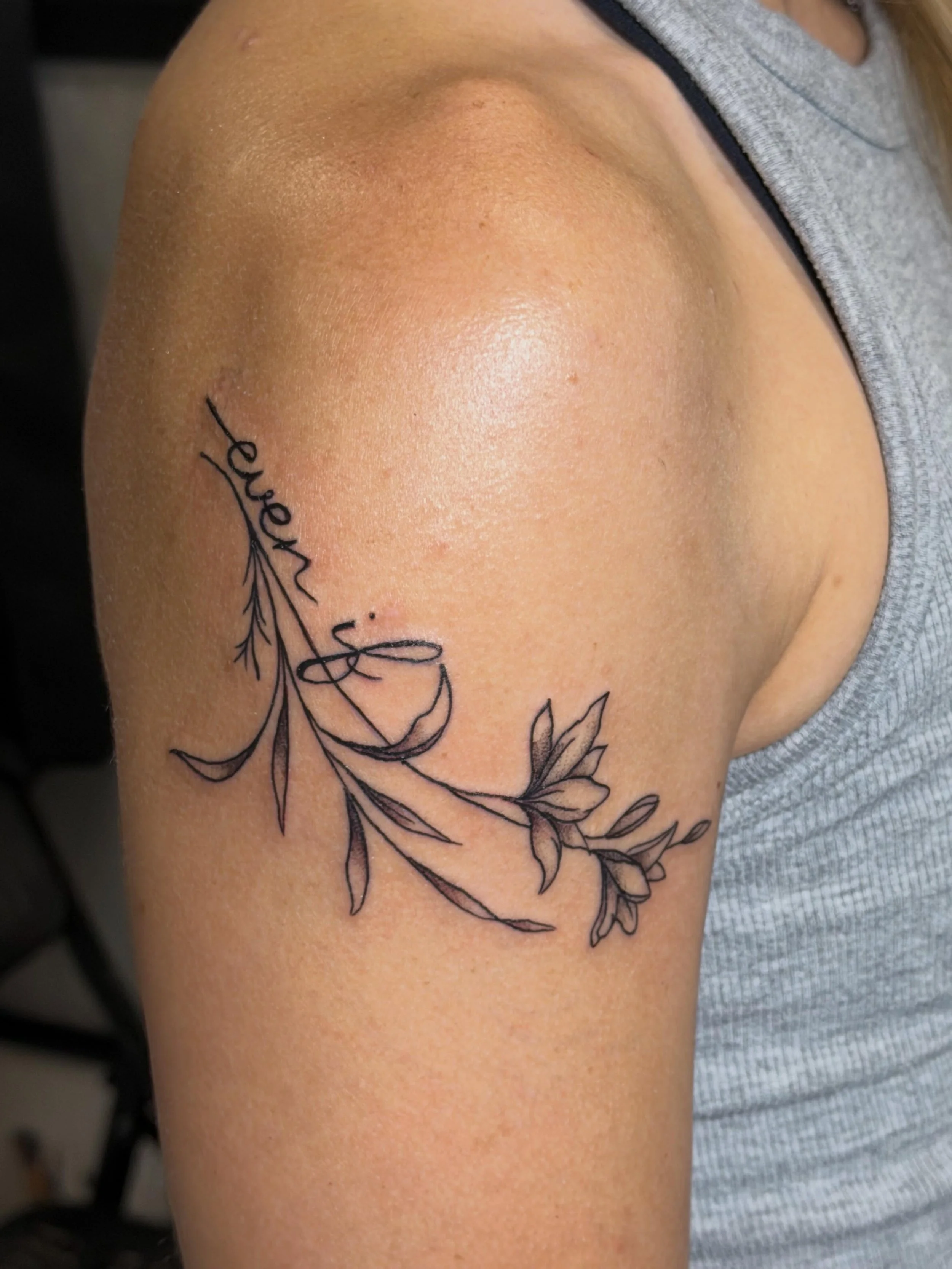 I love me some dainty leafy script and flowers!!! 🌺 😻💕