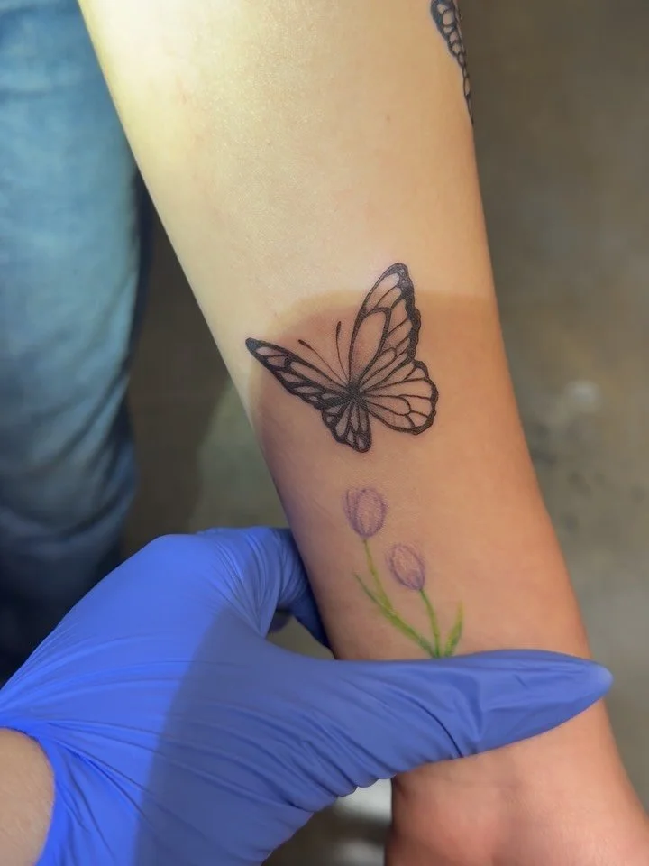Look how cute these butterflies turned out on my client! I love spending time with my clients, ESPECIALLY my returning clients!!! 🦋💕✨