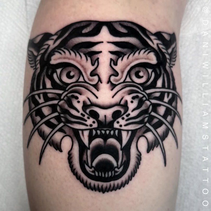 Tattoo by @daniwilliamstattoo #northshorema #gardencitytattoo #oldlines #traditionaltattoo #salemma #beverlyma #skinart_traditional #tradworkers #tattoo #traditionaltattoos #whipshaded #traditionaltattooer #usatraditional #oldschooltattoos #besttradt