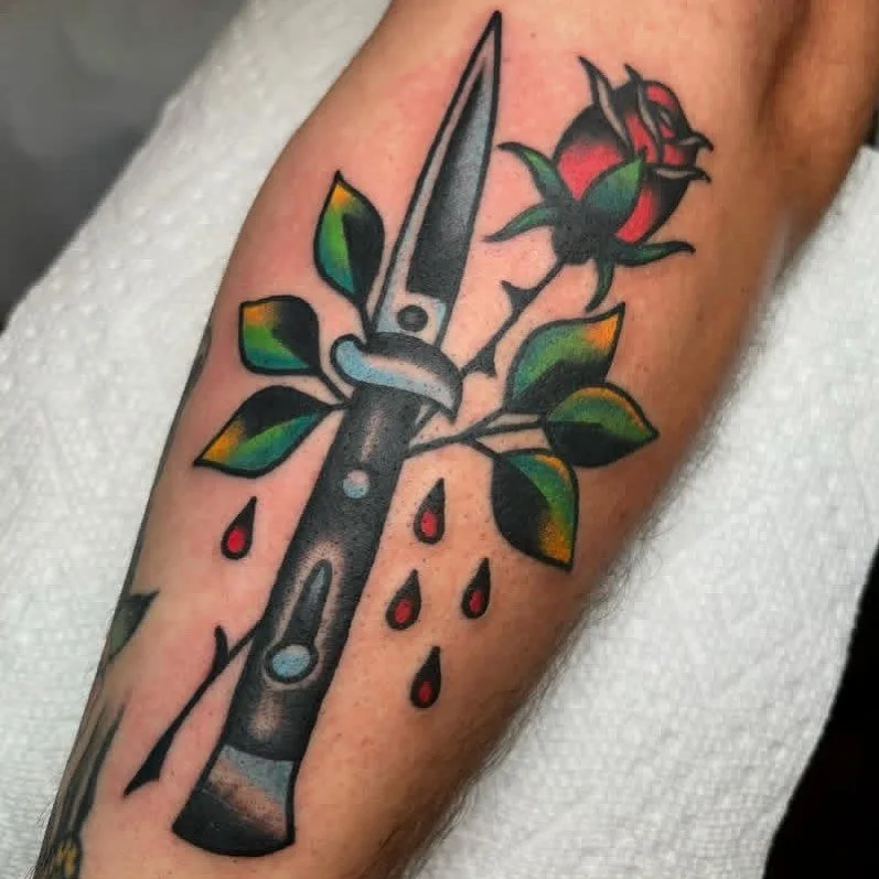 Tattoo by @jonathan_putur #northshorema #gardencitytattoo #oldlines #traditionaltattoo #salemma #beverlyma #skinart_traditional #tradworkers #tattoo #traditionaltattoos #whipshaded #traditionaltattooer #usatraditional #oldschooltattoos #besttradtatto