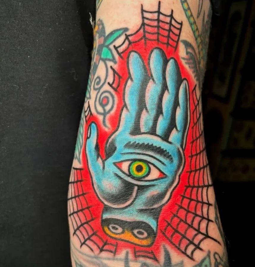 Tattoo by @jonathan_putur #northshorema #gardencitytattoo #oldlines #traditionaltattoo #salemma #beverlyma #skinart_traditional #tradworkers #tattoo #traditionaltattoos #whipshaded #traditionaltattooer #usatraditional #oldschooltattoos #besttradtatto