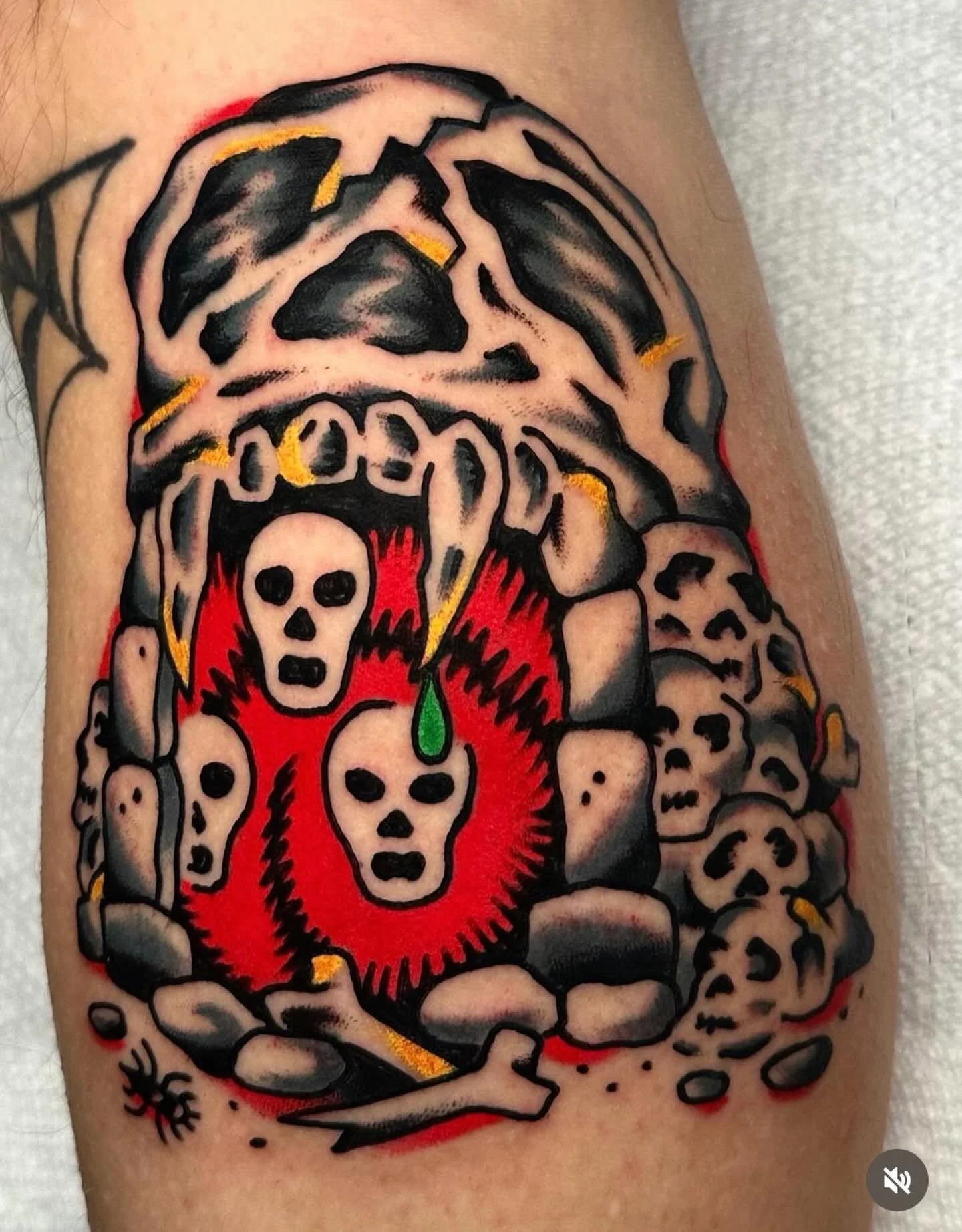Tattoo by @danduquettetattoo #gardencitytattoo #traditionaltattoos #traditionaltattoo #beverlyma