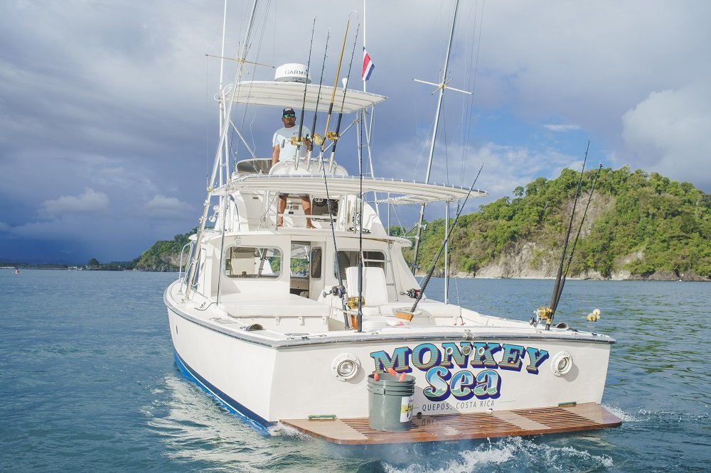 sport fishing boat manuel antonio costa rica.jpg