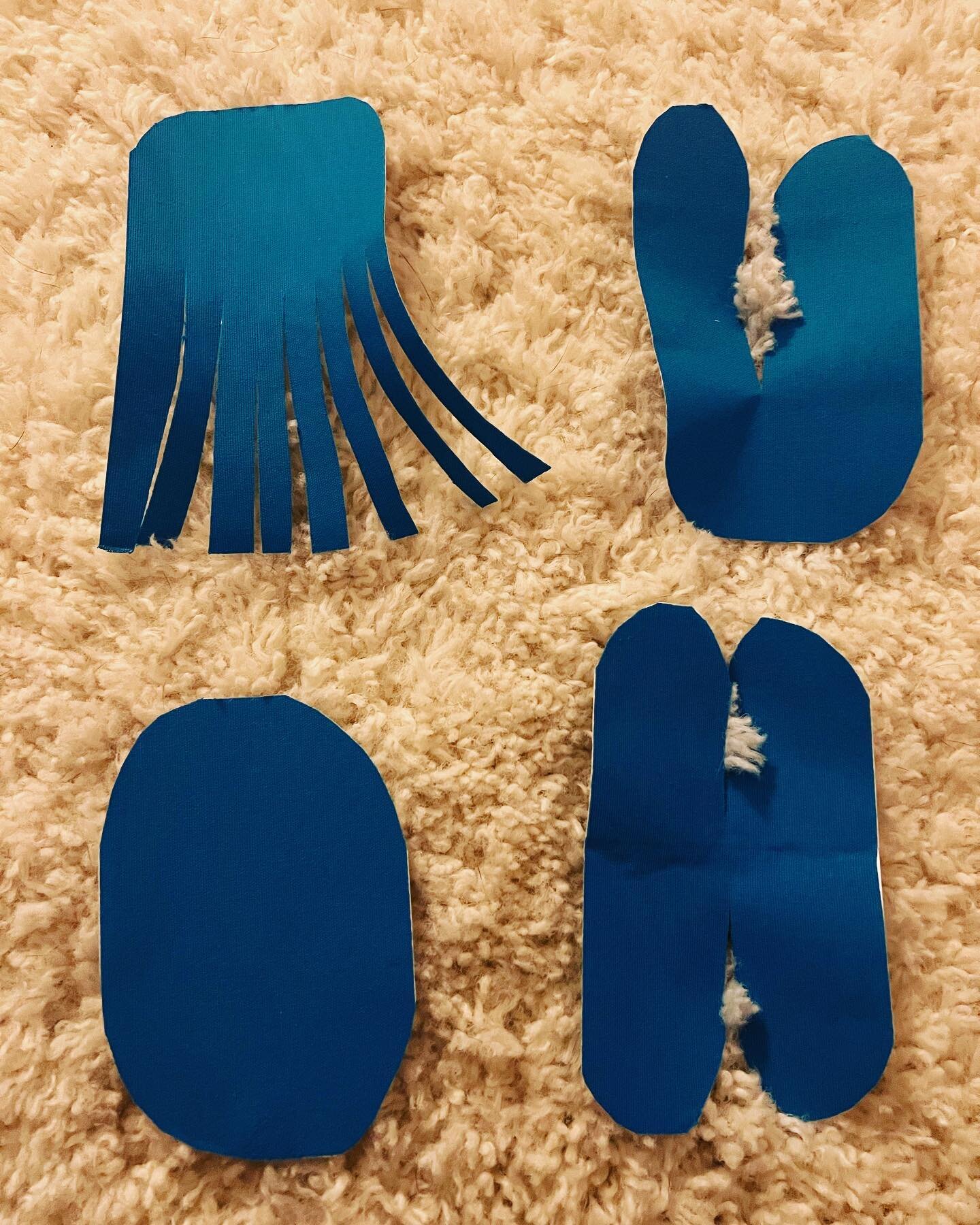 I started my Kinesiology Tape course and today we are learning how to cut the different types of tape and conditions each type of taping can support. So far I learned that there are 4 types of cuts that can support the body. The Fan (top left), the Y