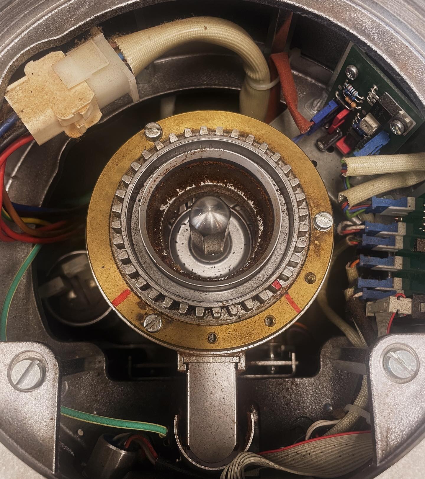 Calibration, routine cleaning, burr replacement&hellip; A lot goes in to the tender love and care of a grinder. 

I tenderly love and care for grinders? Sounds weird&hellip;

📱(337) 305-0780
📧jacob.goodground@gmail.com
💻goodgroundservices.biz