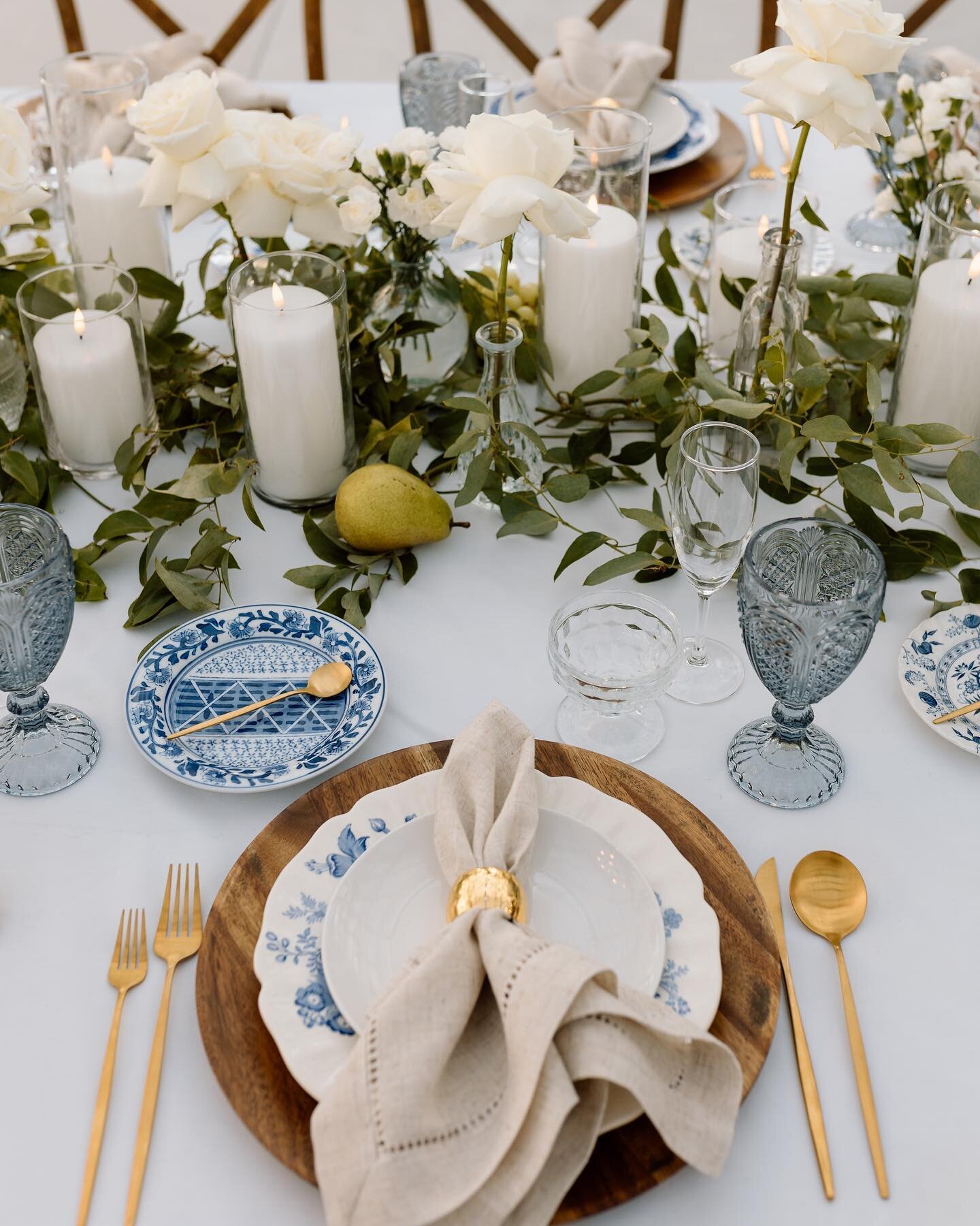 This week has been full of new inquires and client meetings! So excited for 2024 and all of the colorful weddings 💙

Planning + Design - @wild.magnolia.weddings 
Photographer - @christinsofkaphotography 
Venue - @lilly_lous_venue
Table Setting Renta