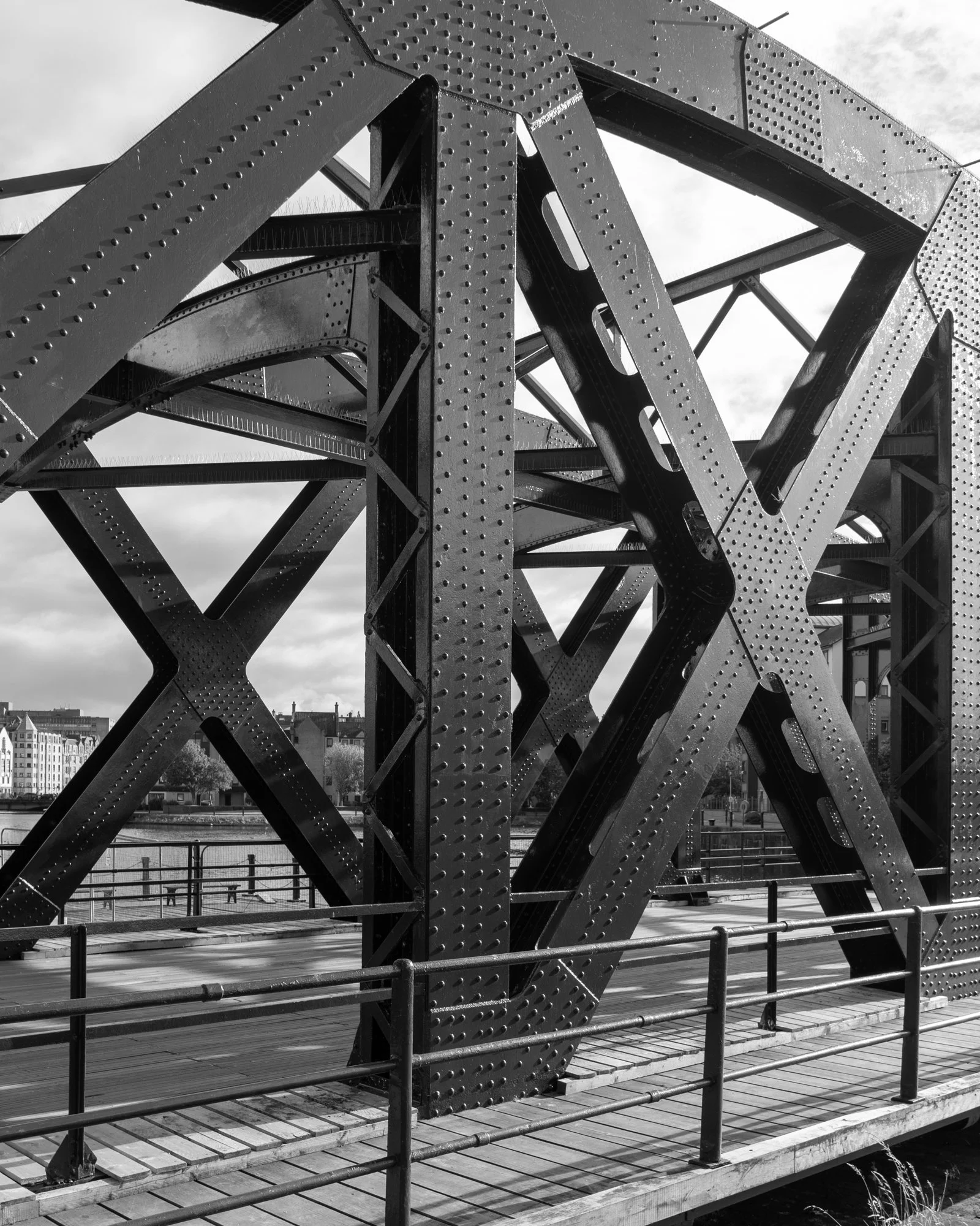 Victoria Swing Bridge. Leith, Edinburgh.jpg