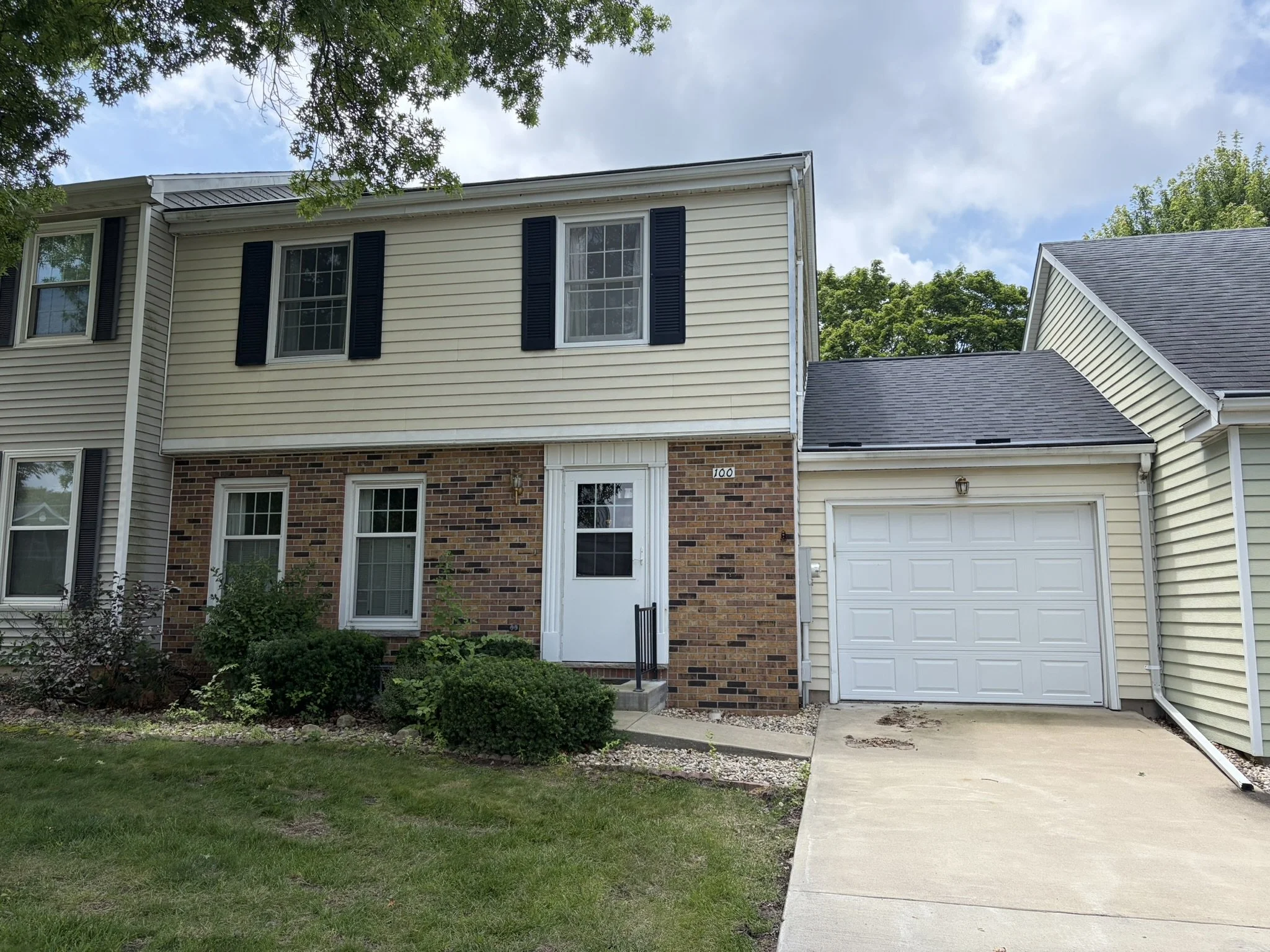 Online Only Real Estate Auction: 100 Arlington Drive, Macomb, IL