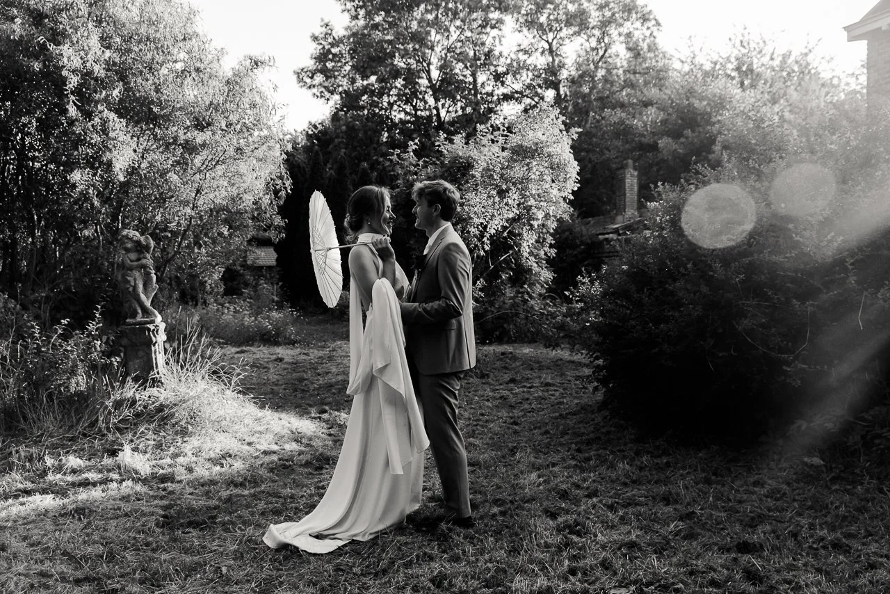 olmenhorst-voorbeeld-fotografie-vintage-wedding-boomgaard-avond-lenseflare.jpg