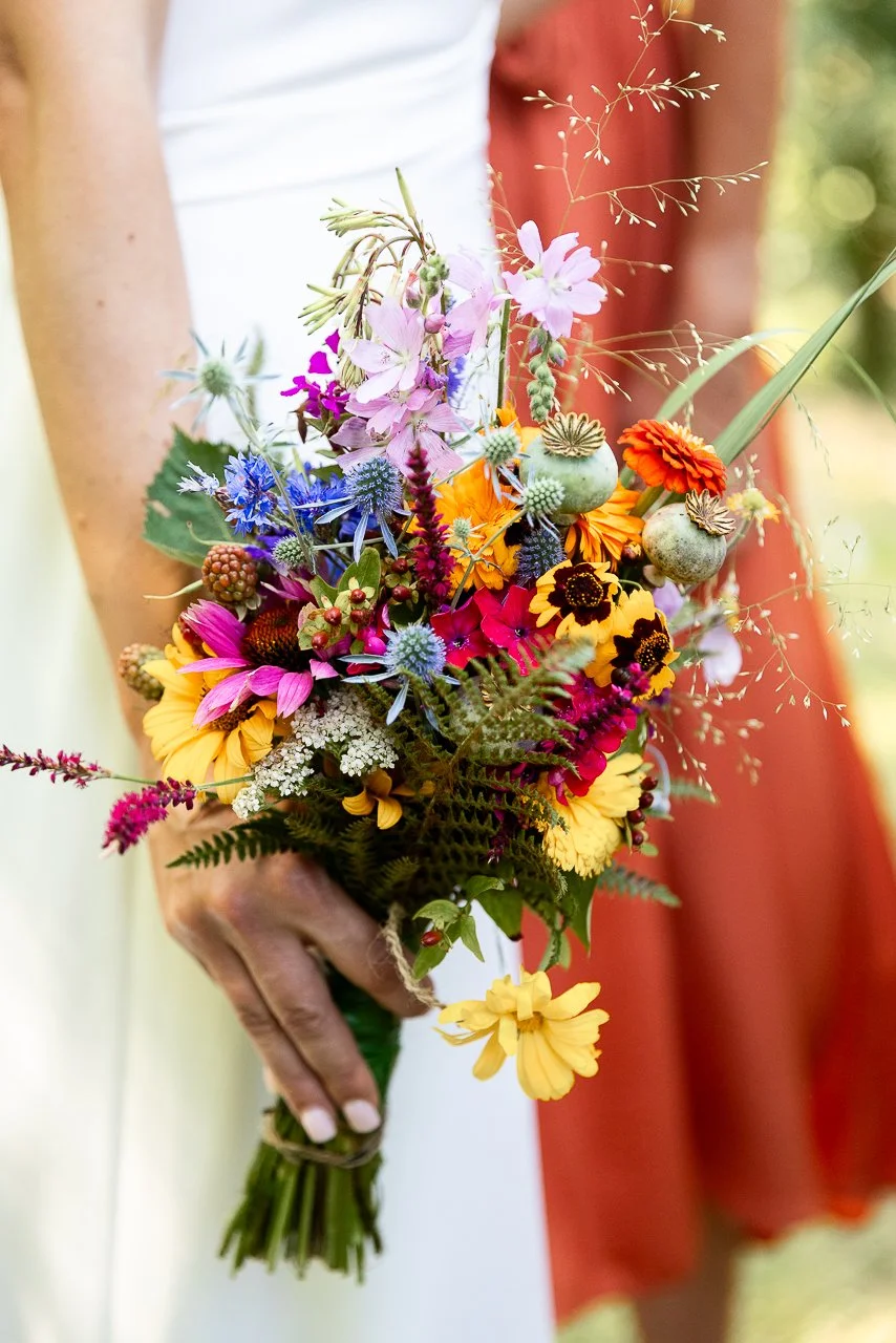 olmenhorst-voorbeeld-fotografie-vintage-wedding-boomgaard-boeket.jpg