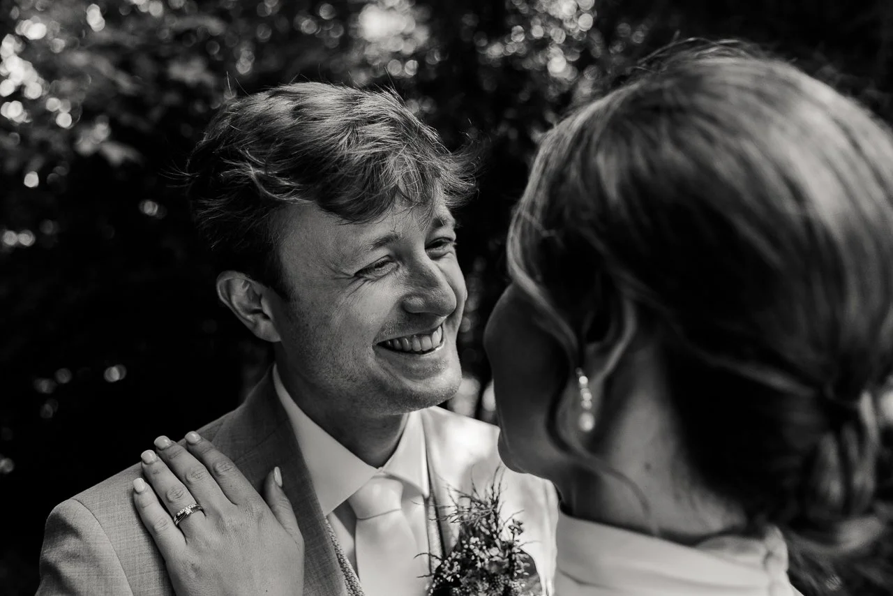 voorbeeld-fotografie-vintage-wedding-boomgaard-olmenhorst-bruidegom.jpg