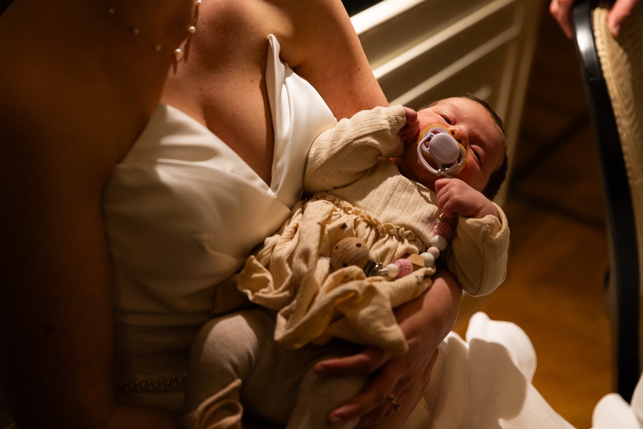 Kasteel-bruiloft-Hoge-Vuursche-Fotografie-baby.jpg
