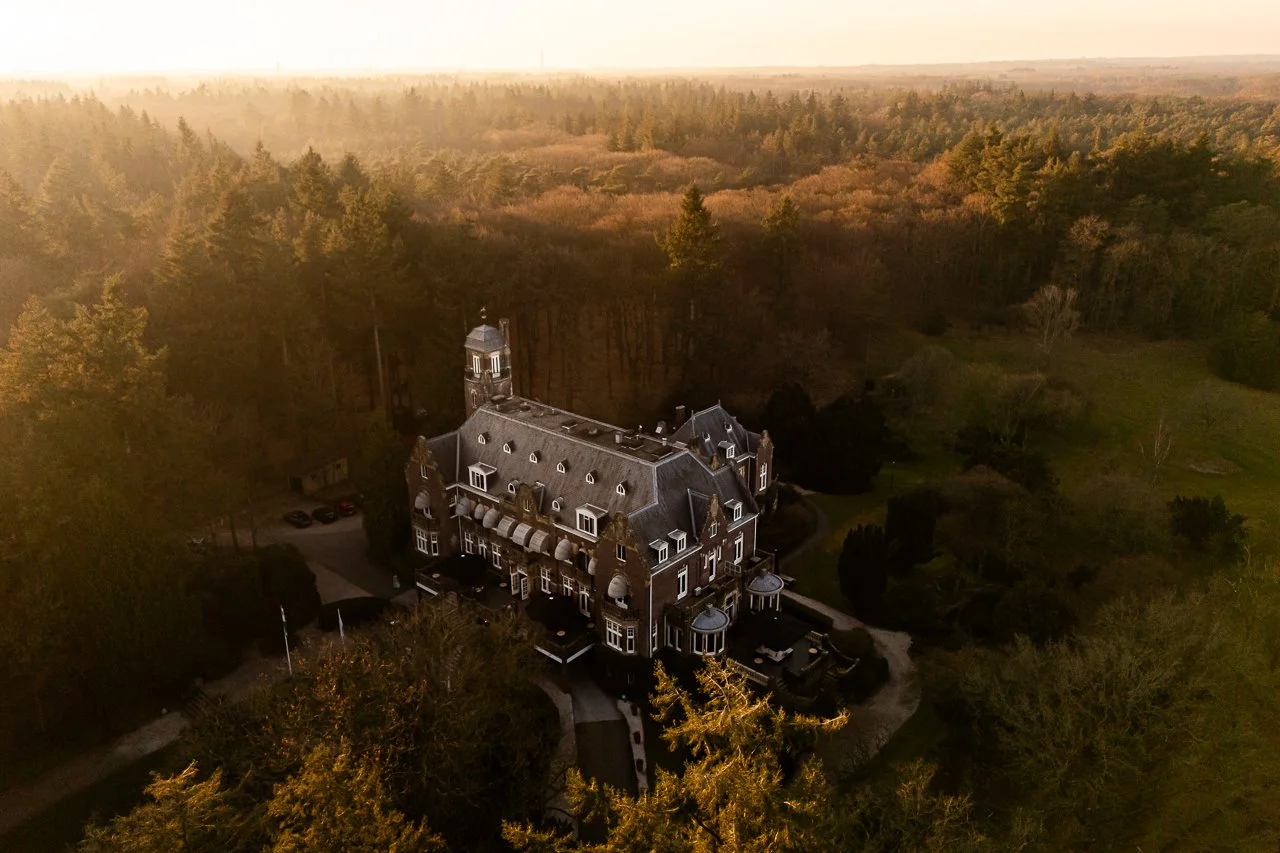 Kasteel-bruiloft-Hoge-Vuursche-Fotografie-drone.jpg